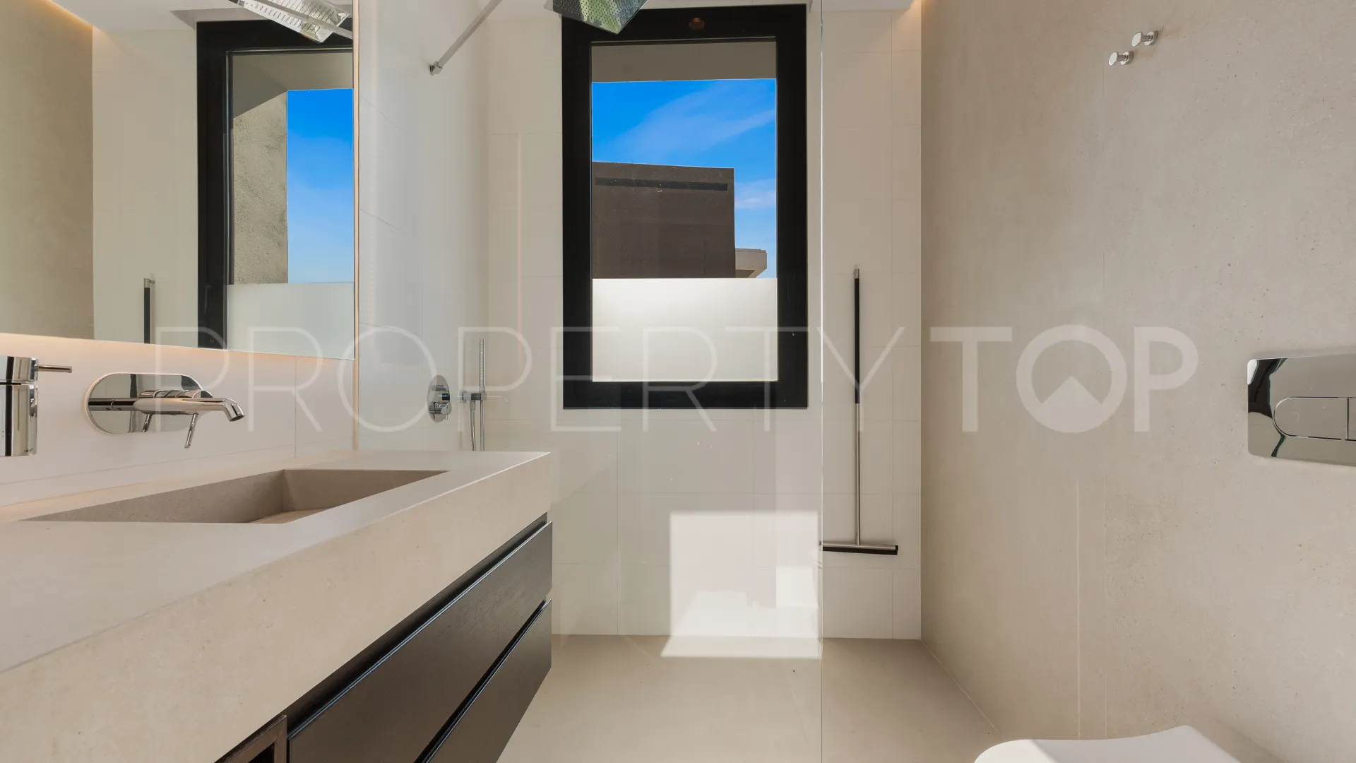 Buy 4 bedrooms villa in Golden Mile