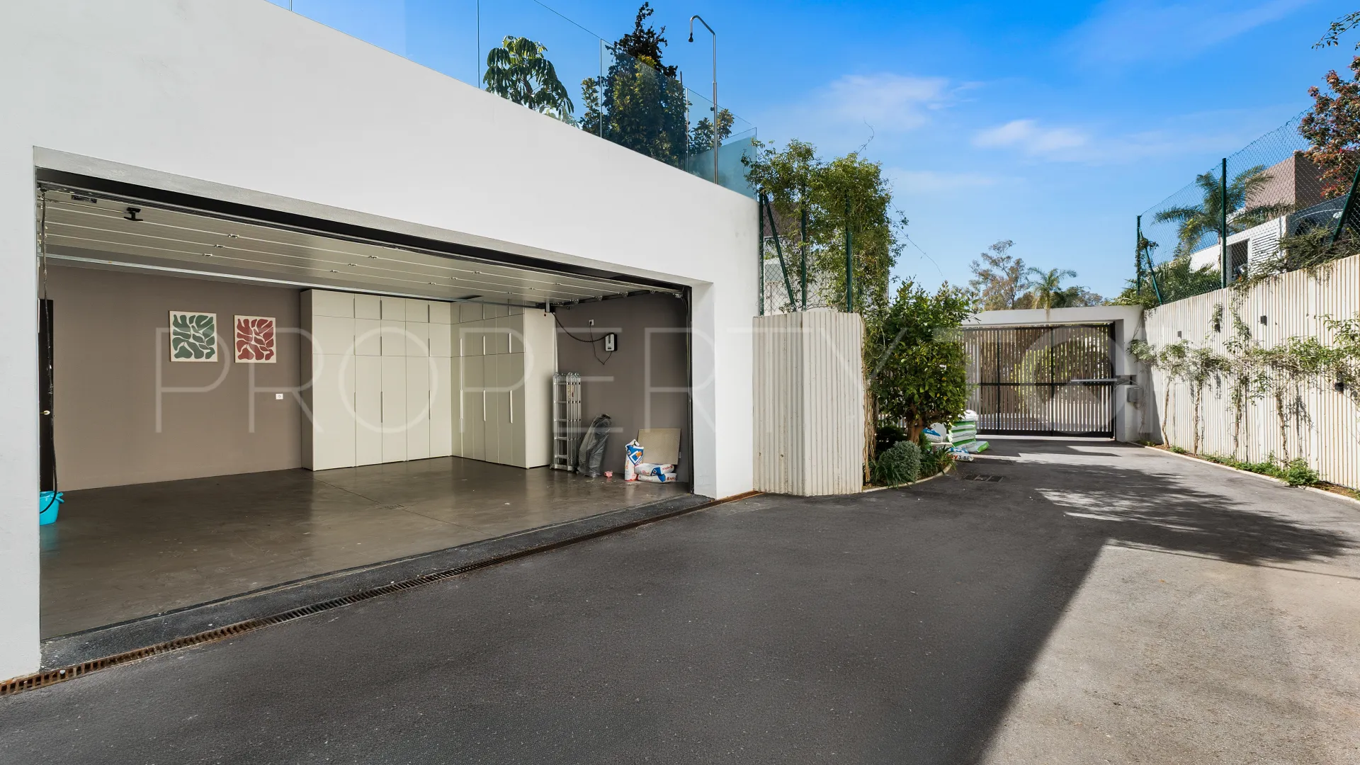 Buy 4 bedrooms villa in Golden Mile