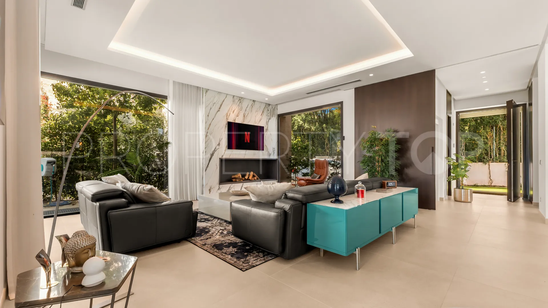 Buy 4 bedrooms villa in Golden Mile