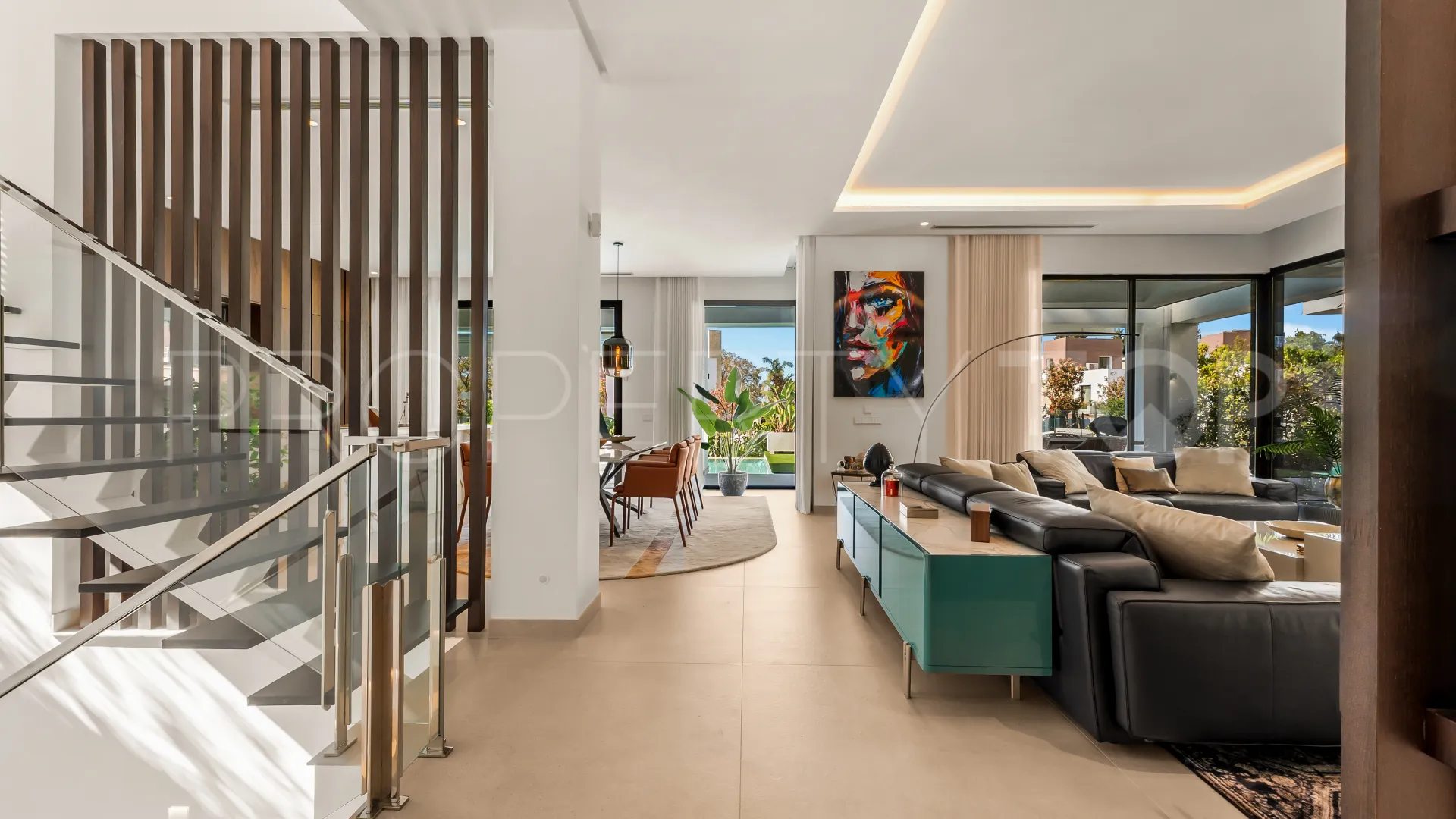 Buy 4 bedrooms villa in Golden Mile