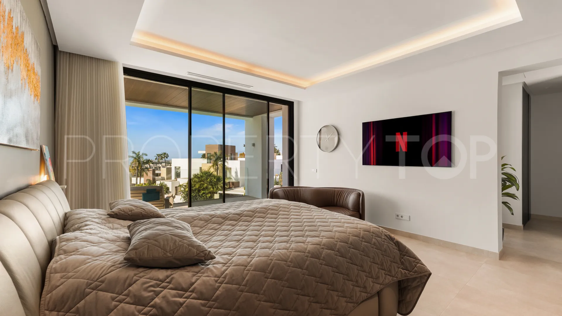 Buy 4 bedrooms villa in Golden Mile