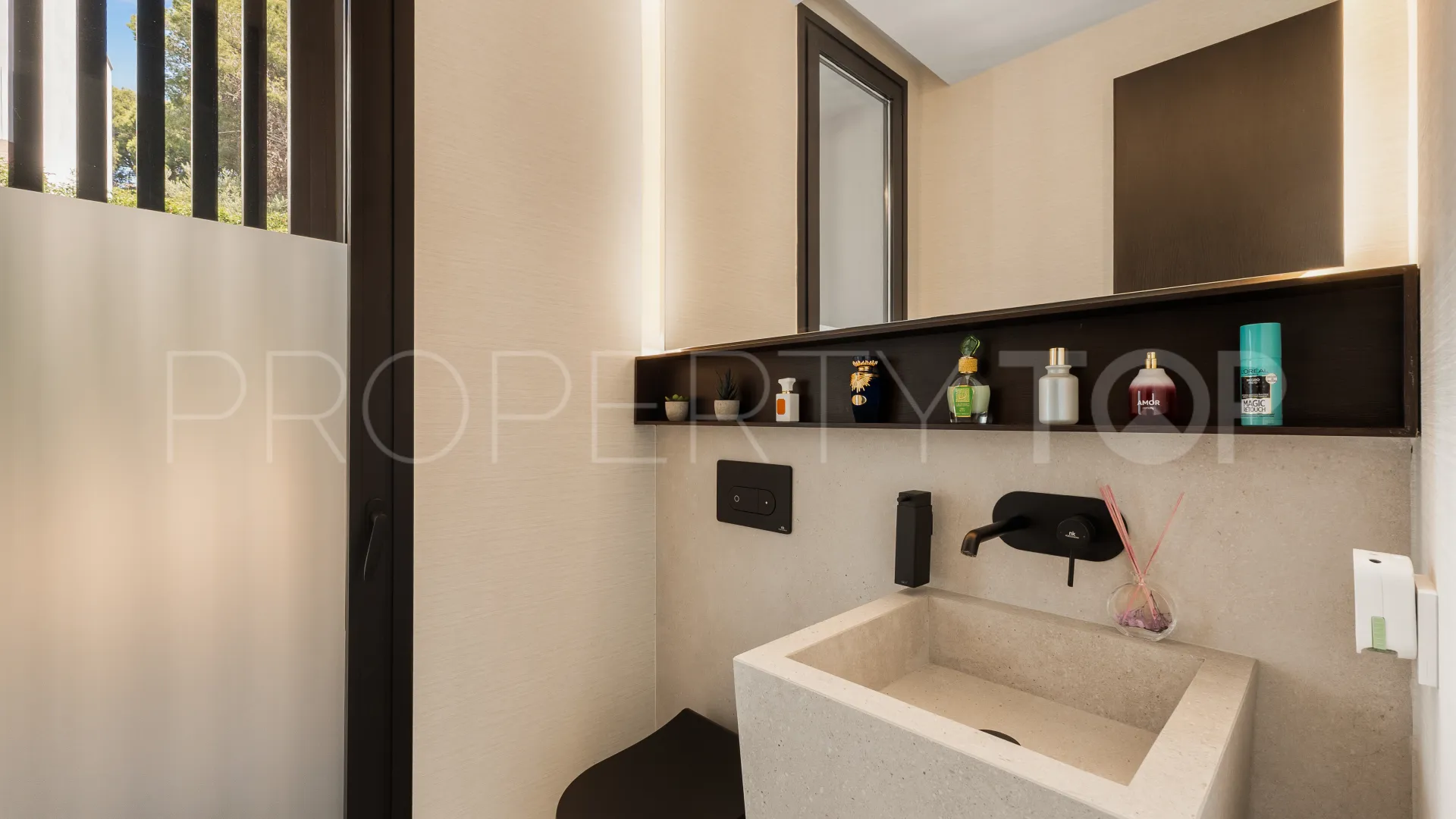 Buy 4 bedrooms villa in Golden Mile