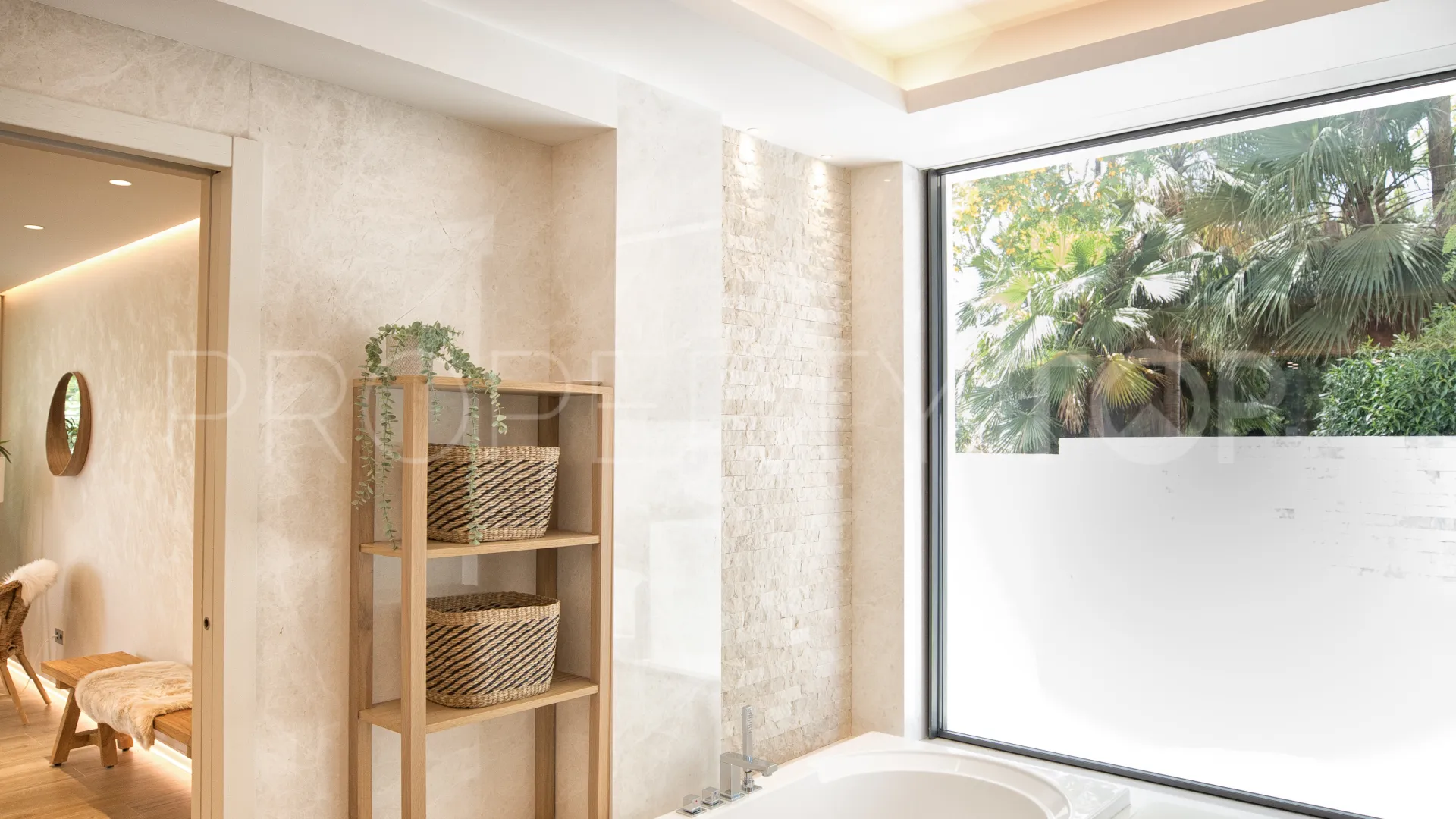 7 bedrooms villa in El Paraiso for sale