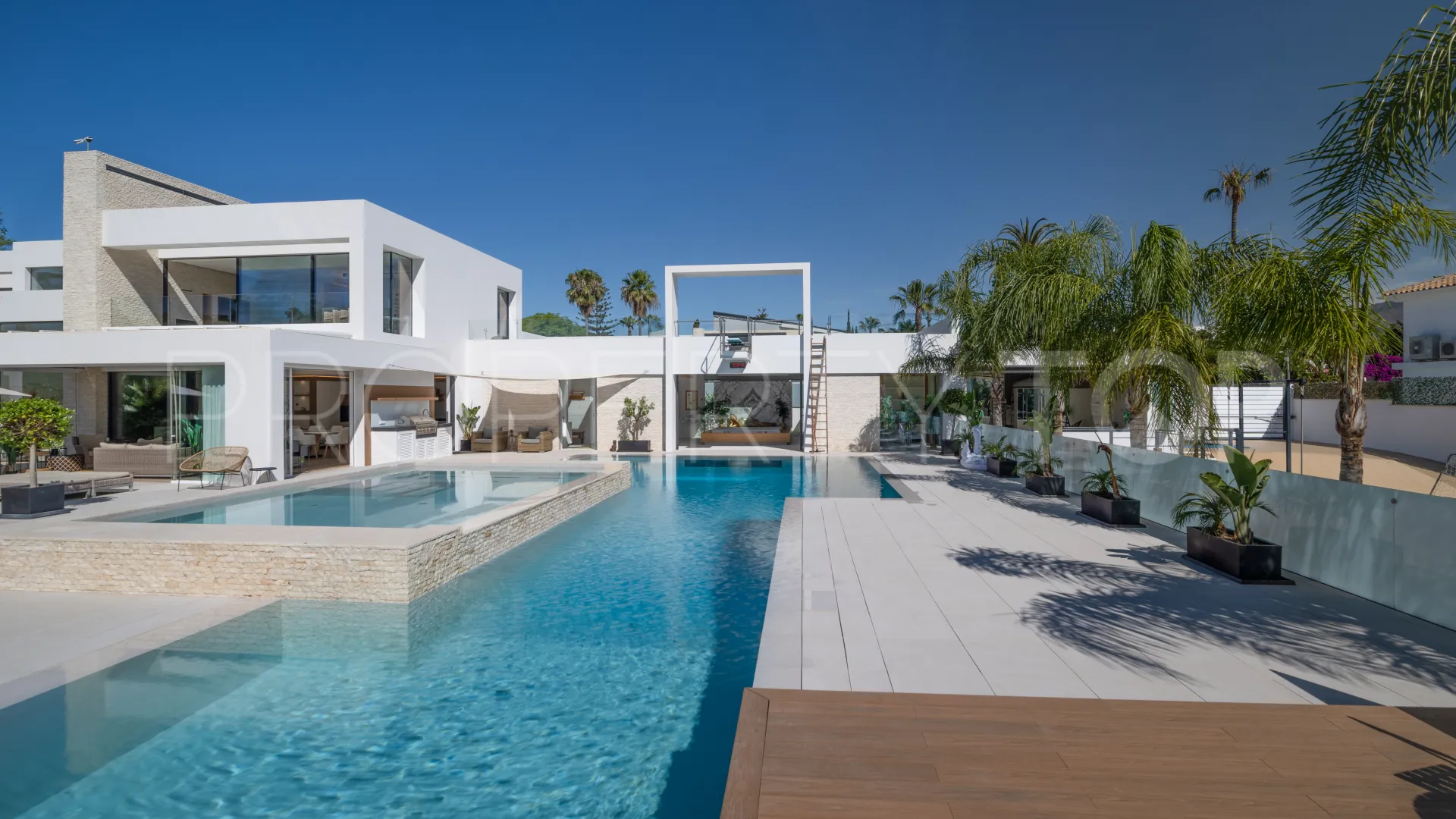7 bedrooms villa in El Paraiso for sale