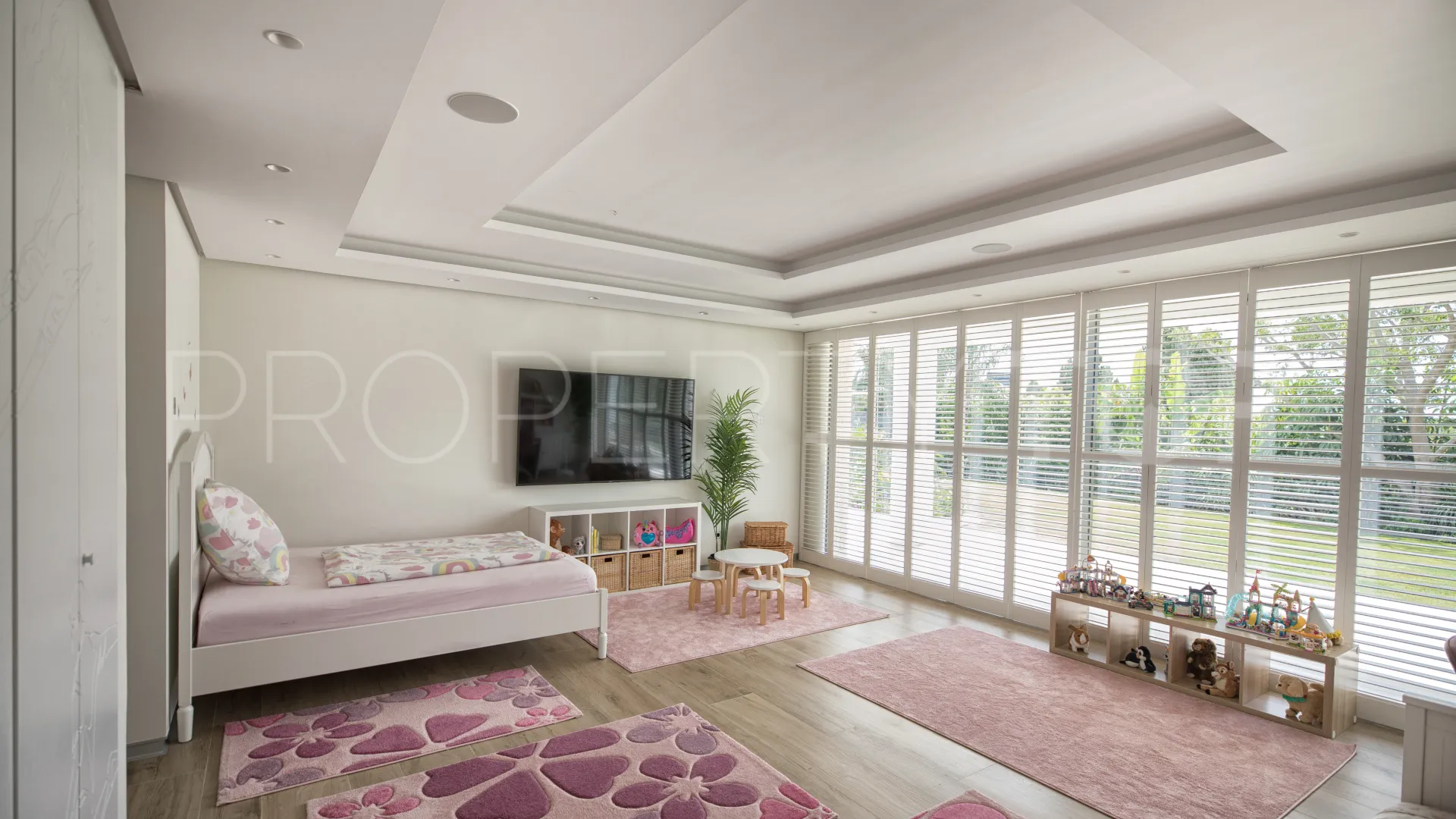 7 bedrooms villa in El Paraiso for sale