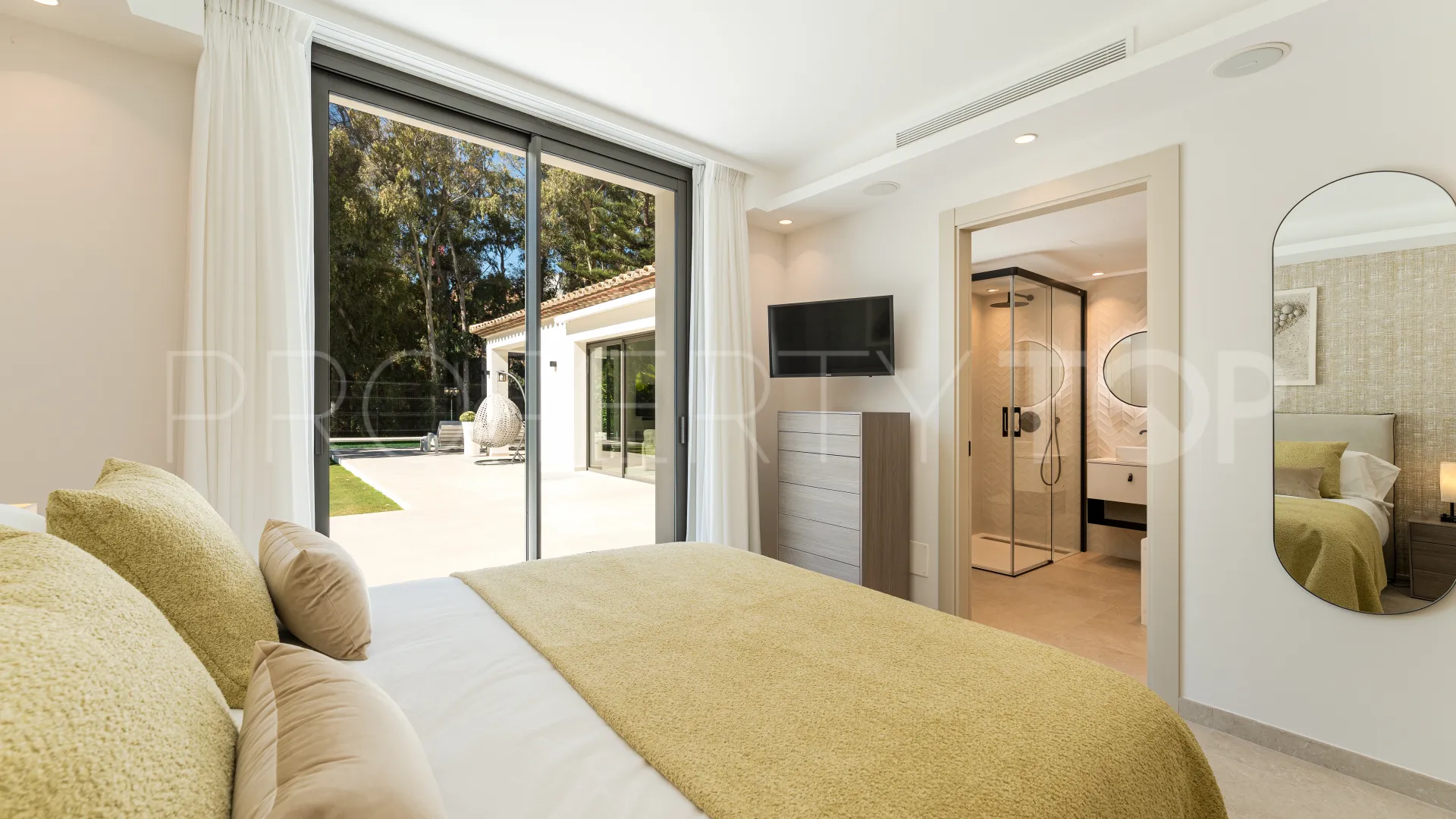Villa for sale in La Cerquilla with 5 bedrooms