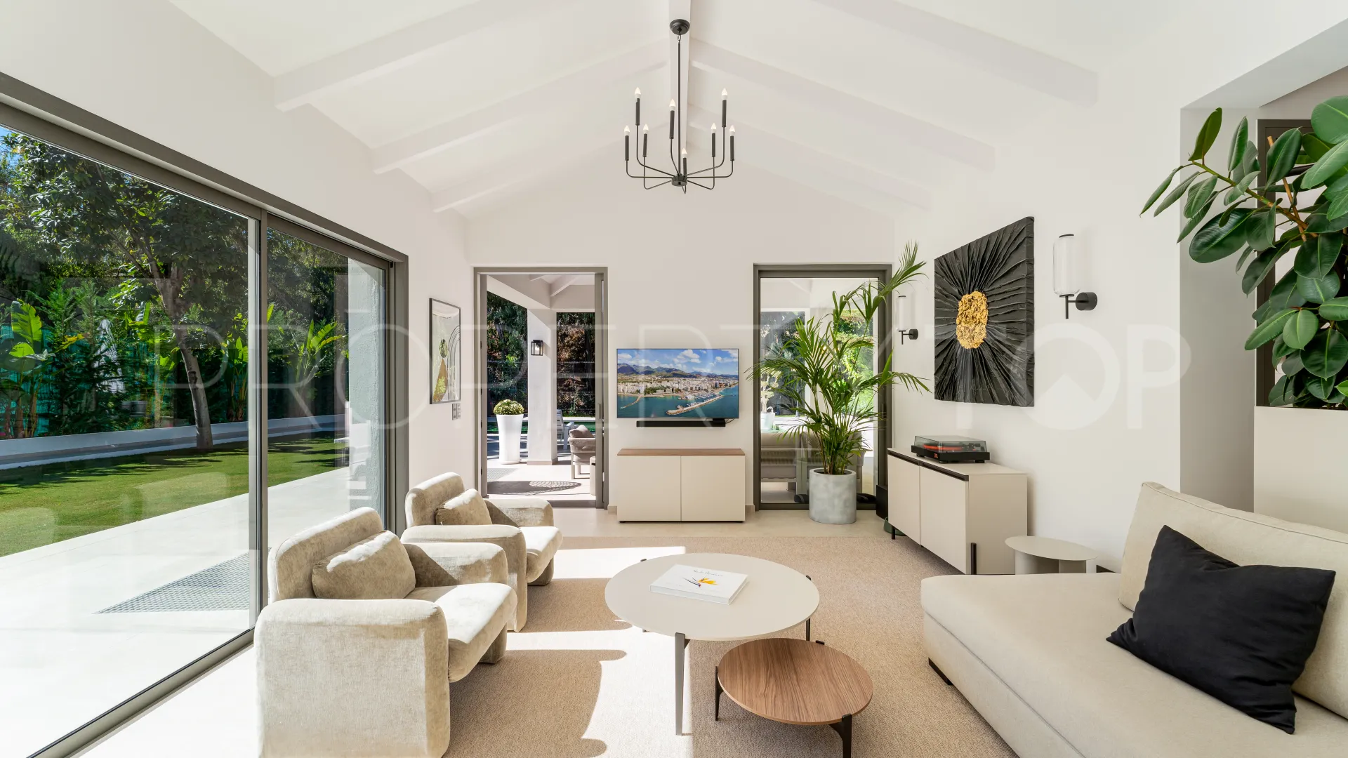 Villa for sale in La Cerquilla with 5 bedrooms