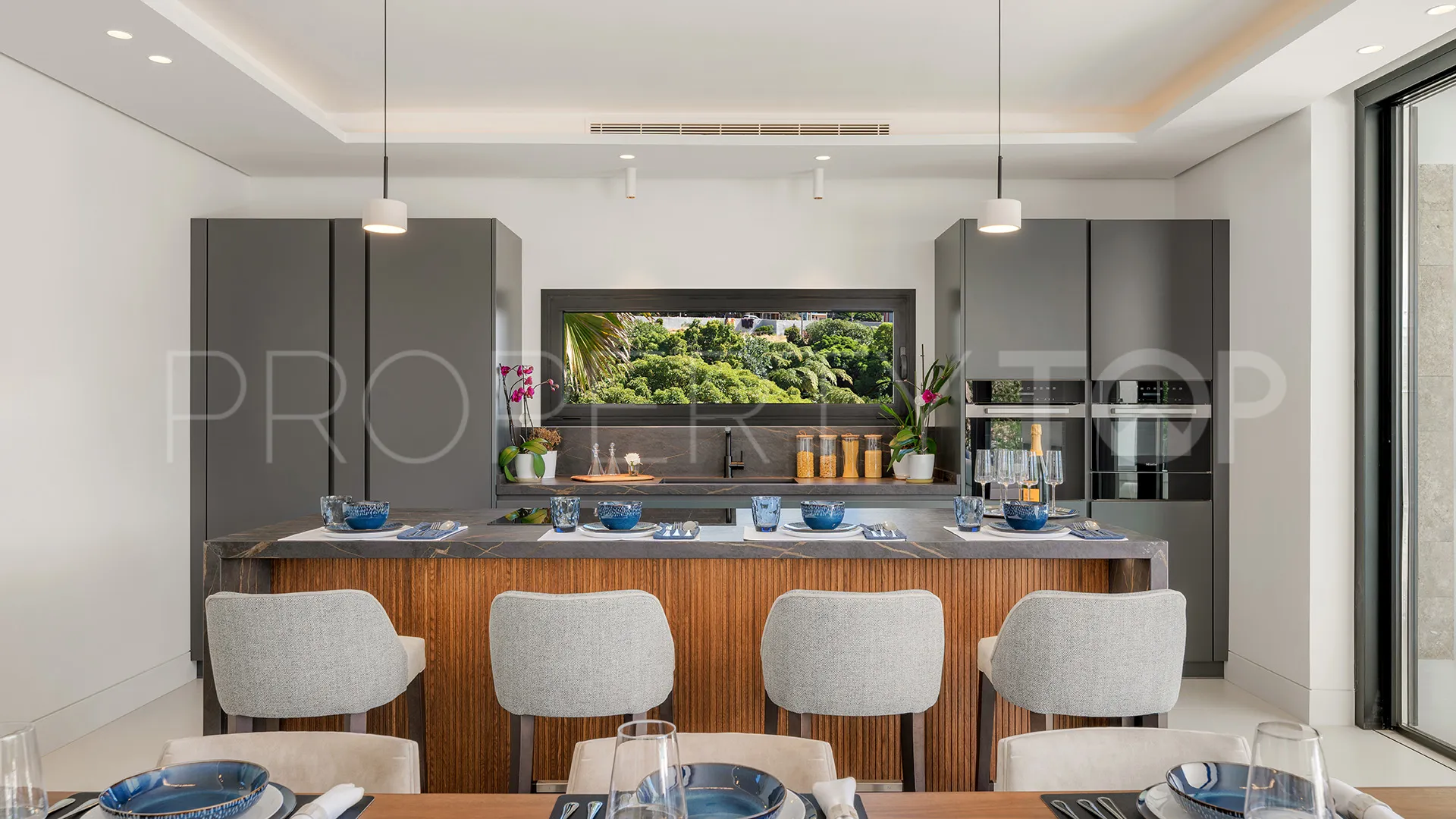 Nueva Andalucia, villa de 5 dormitorios en venta