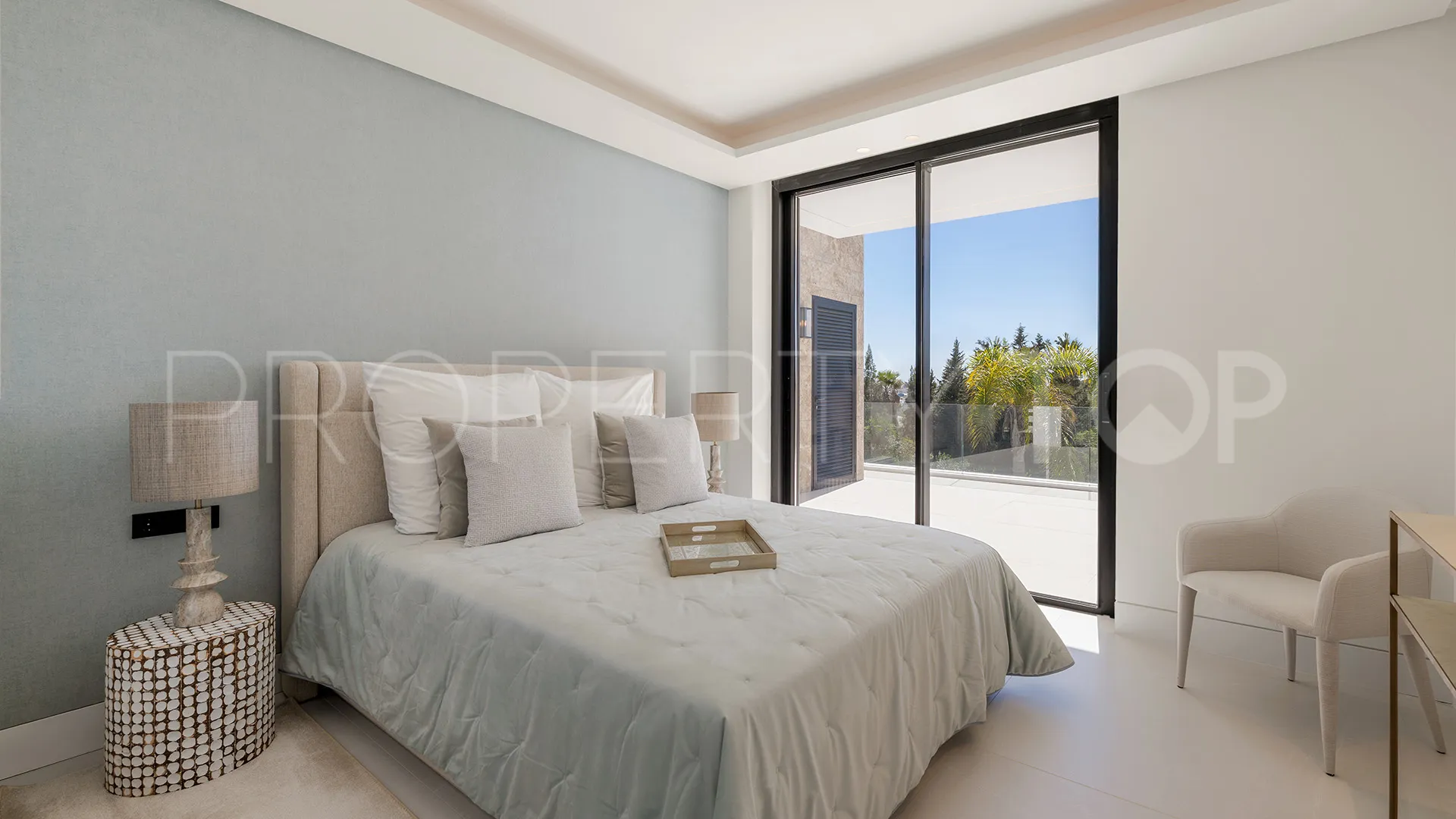 Nueva Andalucia, villa de 5 dormitorios en venta