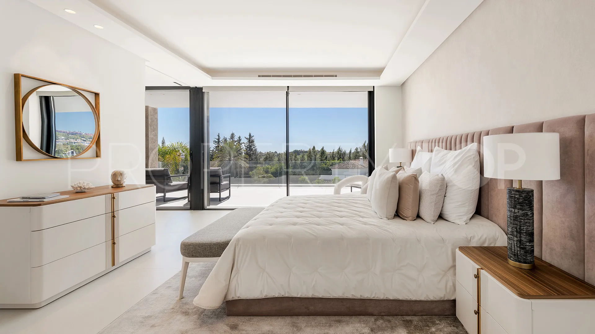 Nueva Andalucia, villa de 5 dormitorios en venta