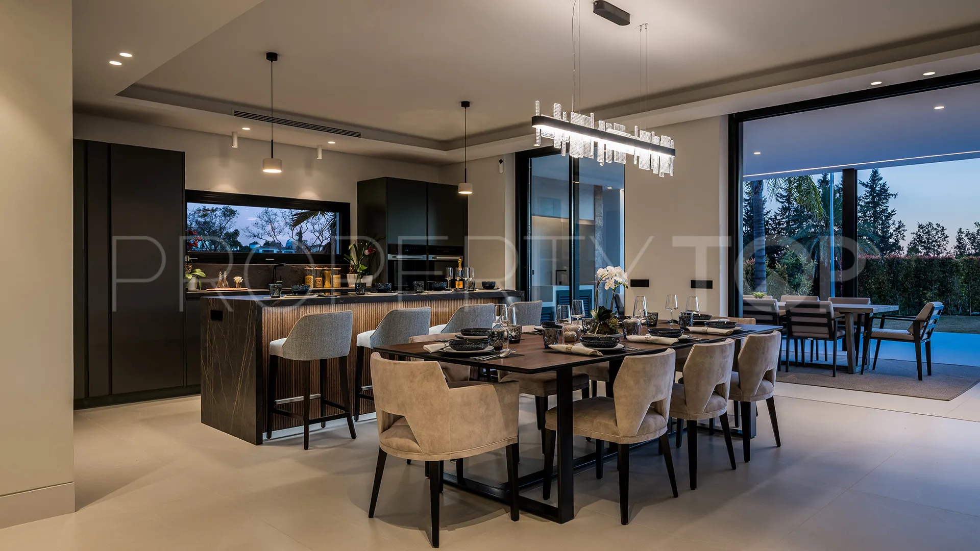 Nueva Andalucia, villa de 5 dormitorios en venta