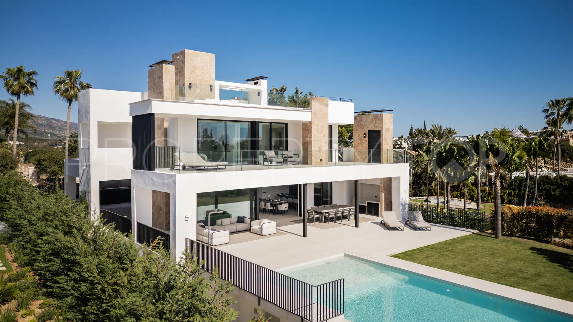 Nueva Andalucia, villa de 5 dormitorios en venta