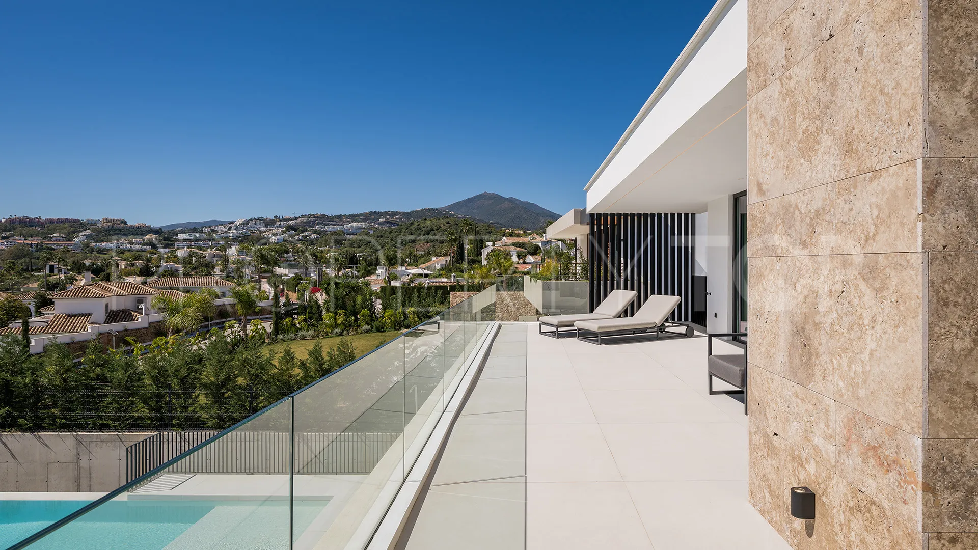 Nueva Andalucia, villa de 5 dormitorios en venta