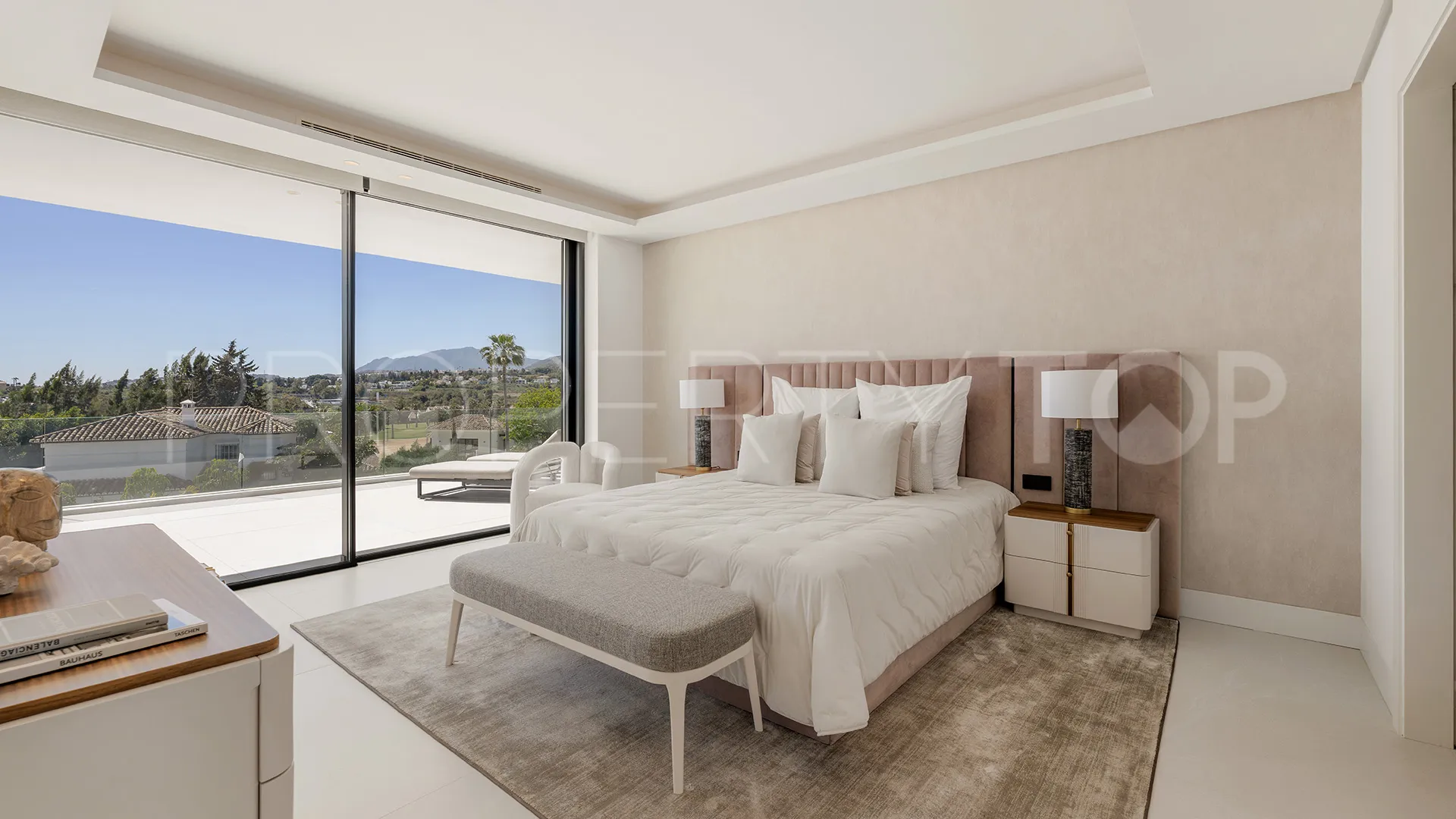 Nueva Andalucia, villa de 5 dormitorios en venta
