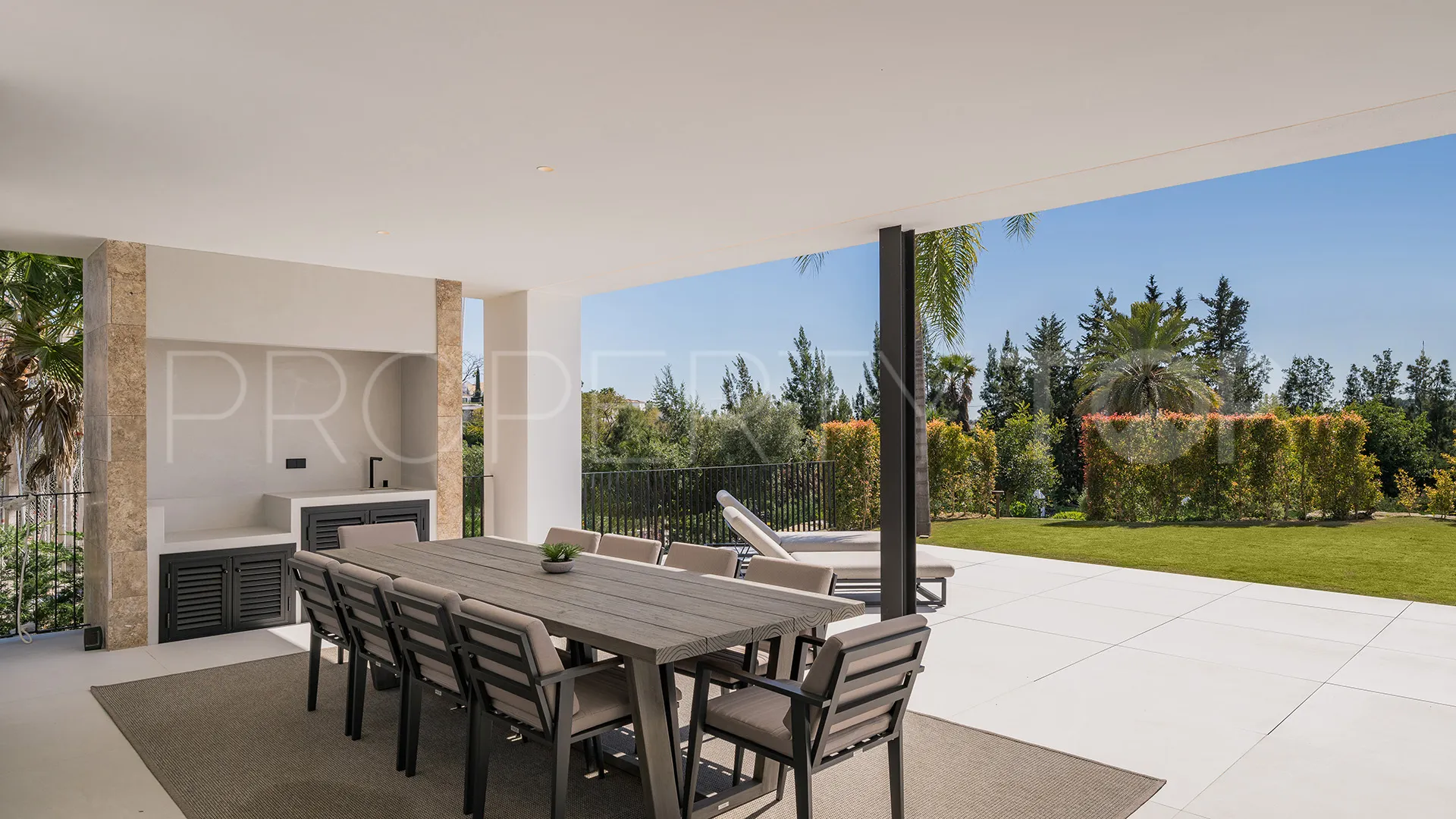 Nueva Andalucia, villa de 5 dormitorios en venta