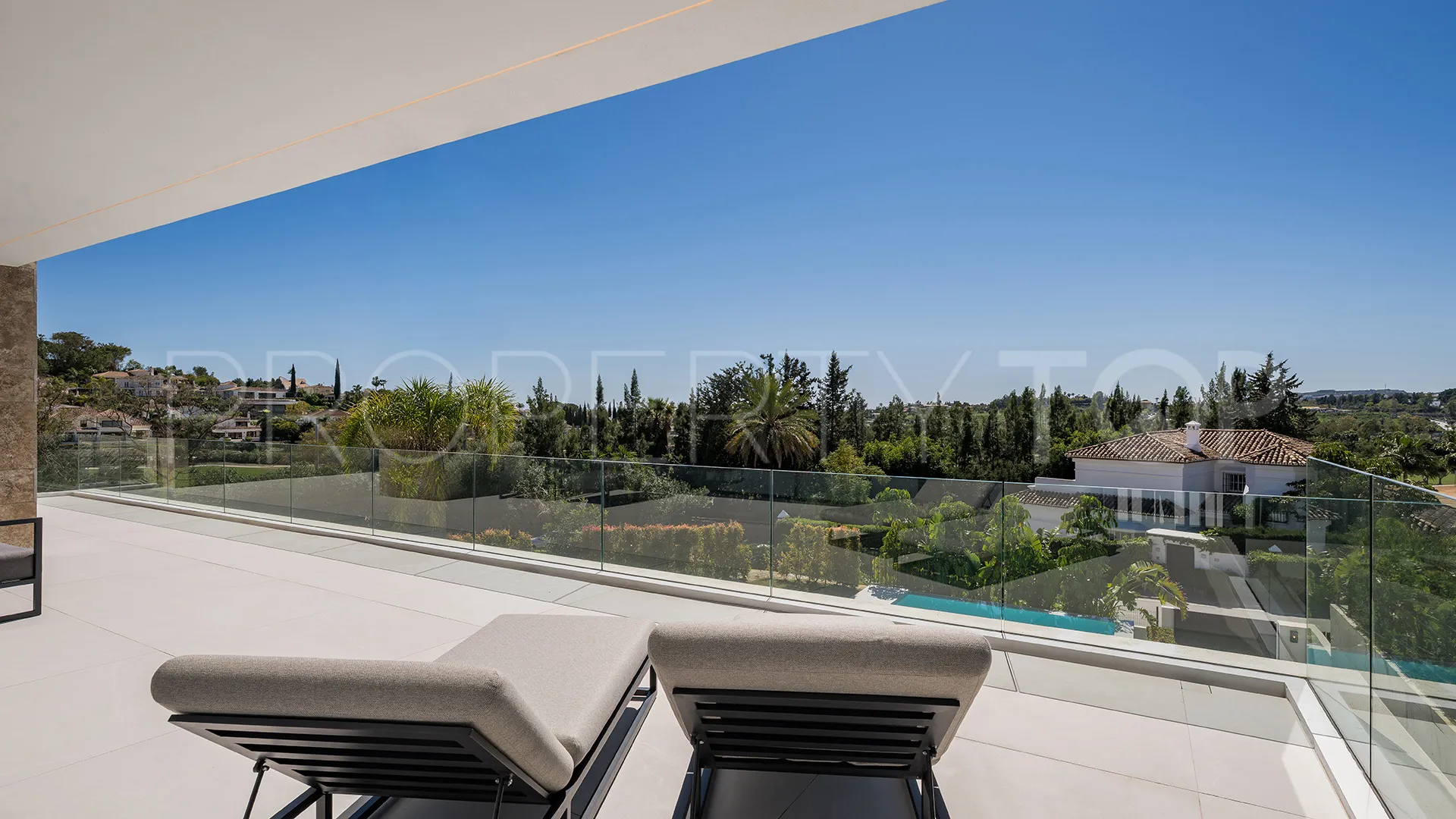 Nueva Andalucia, villa de 5 dormitorios en venta