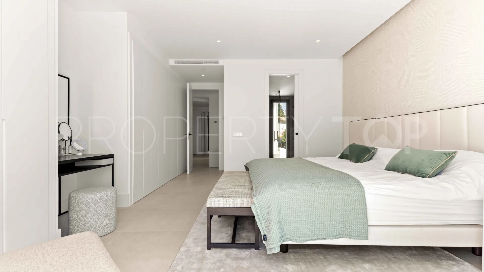 For sale villa with 5 bedrooms in San Pedro de Alcantara