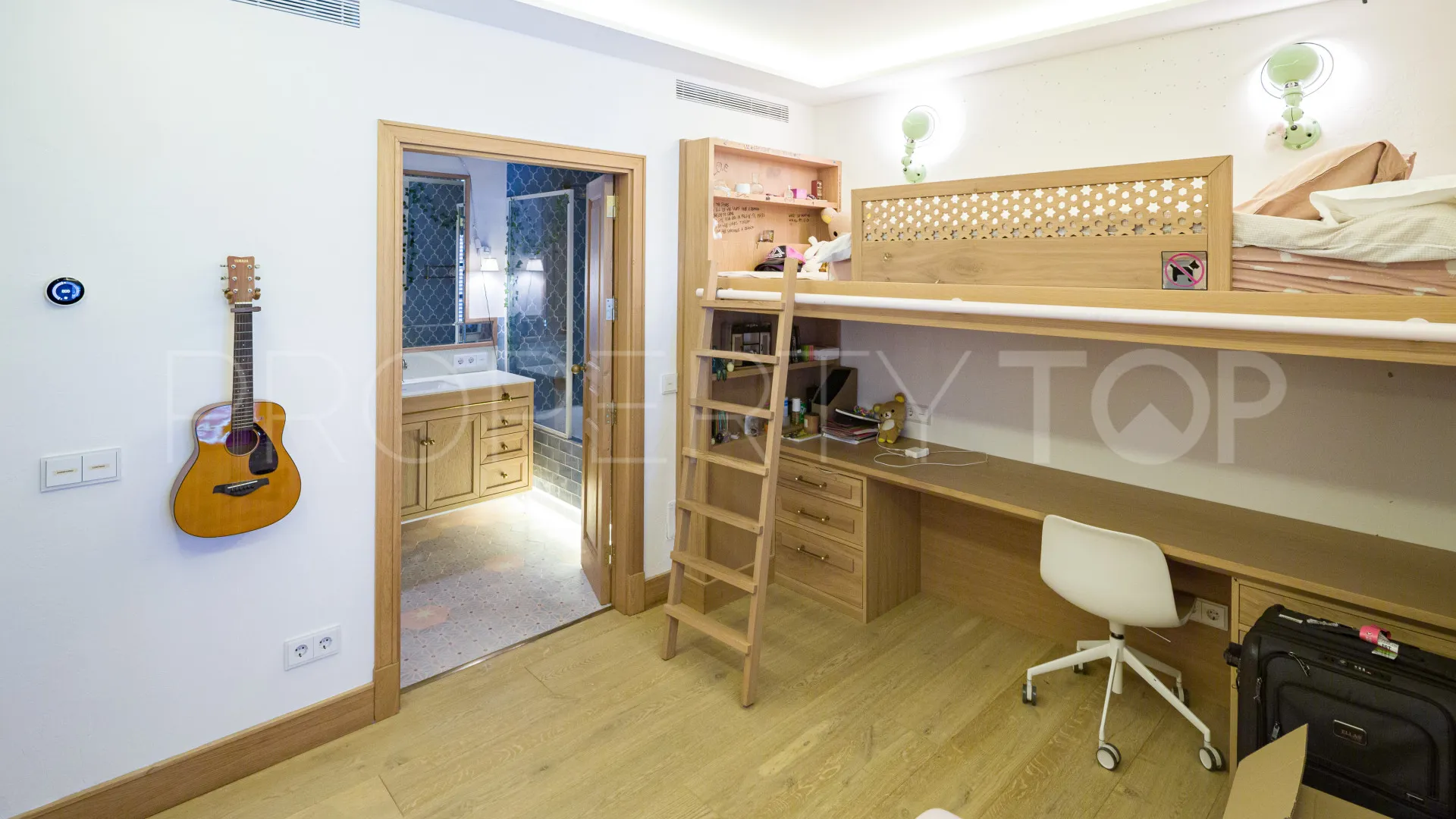 For sale villa with 5 bedrooms in Aloha