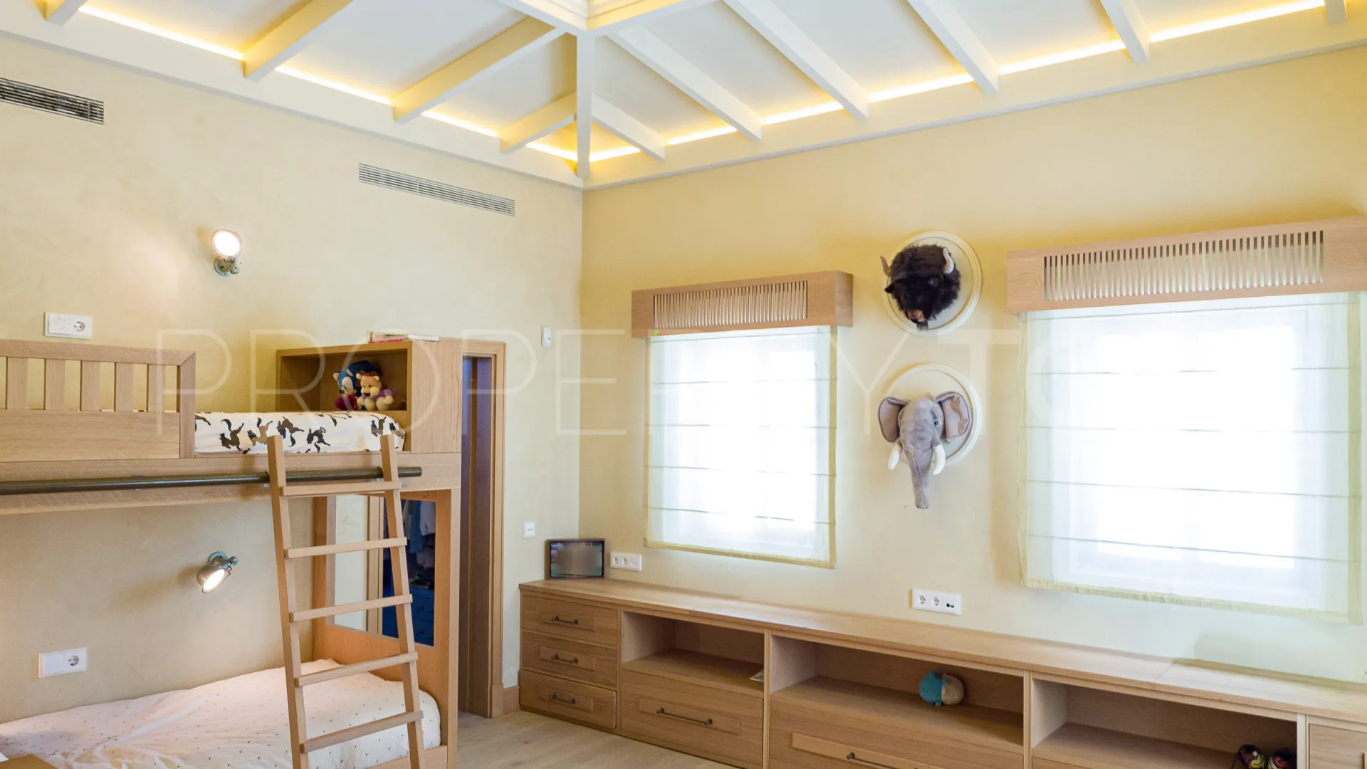 For sale villa with 5 bedrooms in Aloha