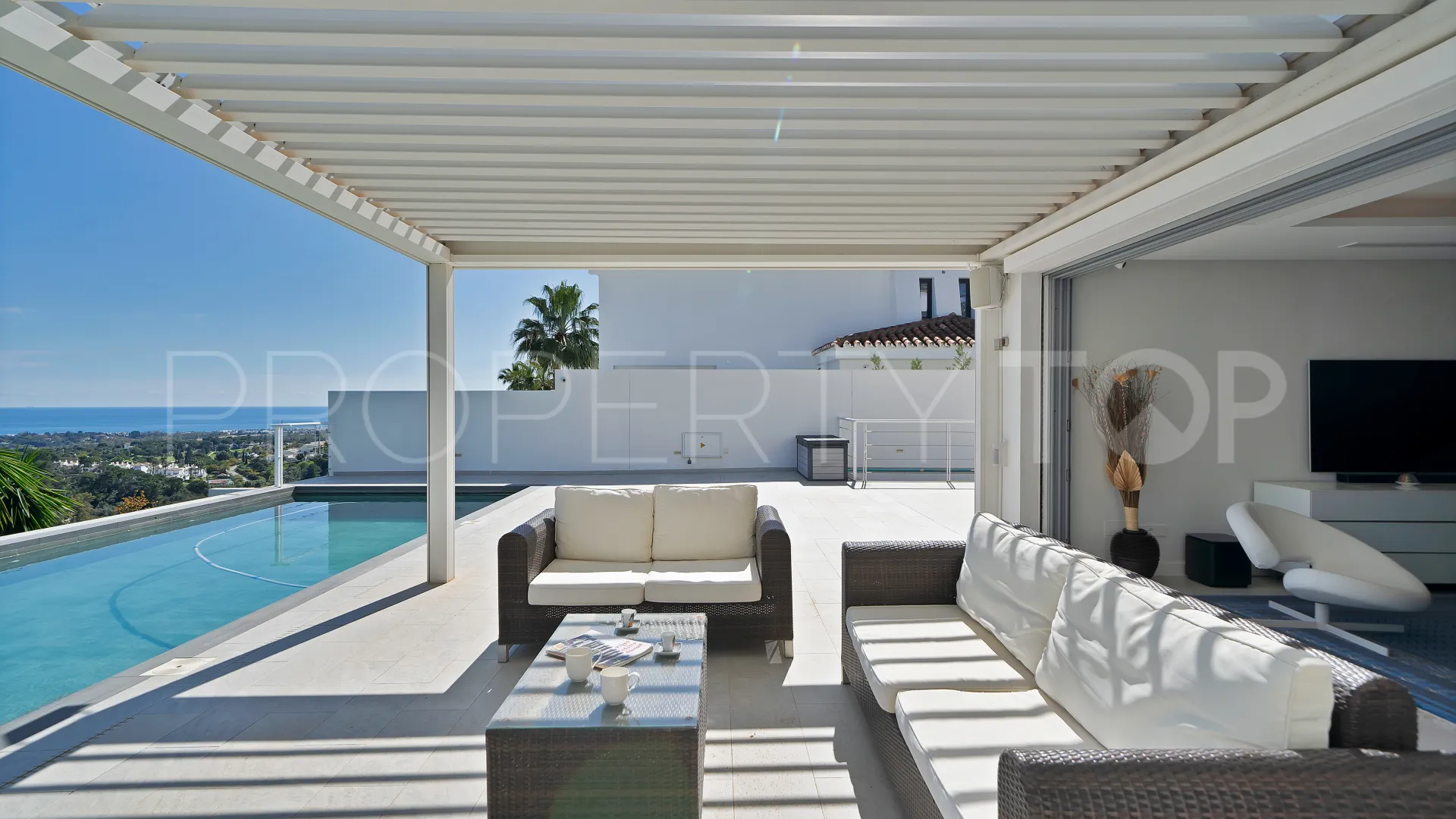Villa in Las Lomas de Nueva Andalucia for sale