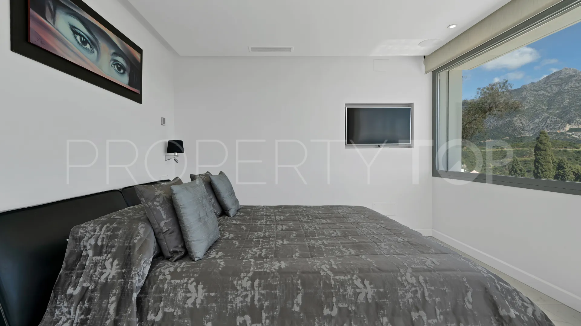 Villa in Las Lomas de Nueva Andalucia for sale