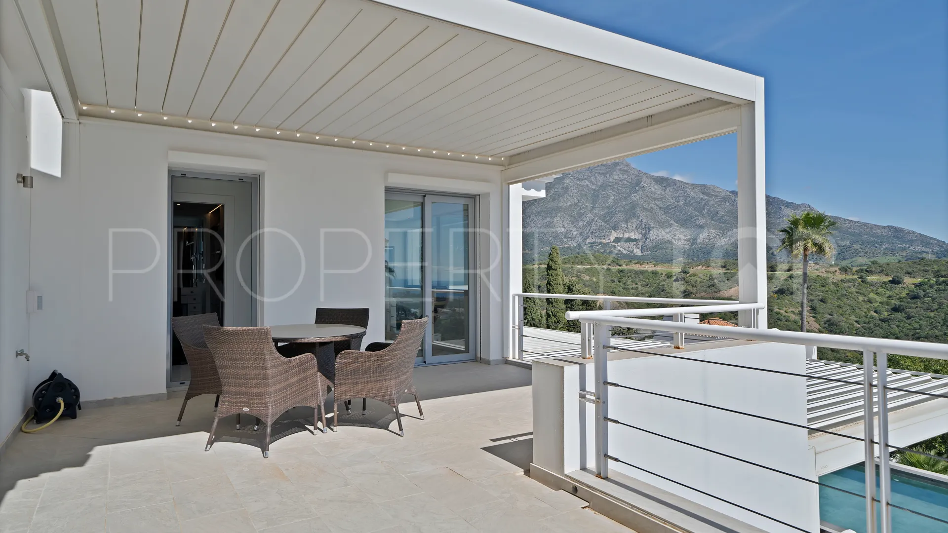 Villa in Las Lomas de Nueva Andalucia for sale