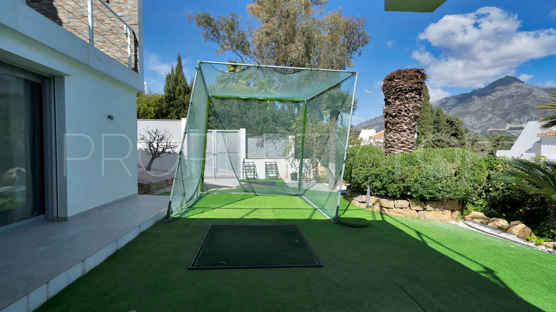 Villa in Las Lomas de Nueva Andalucia for sale