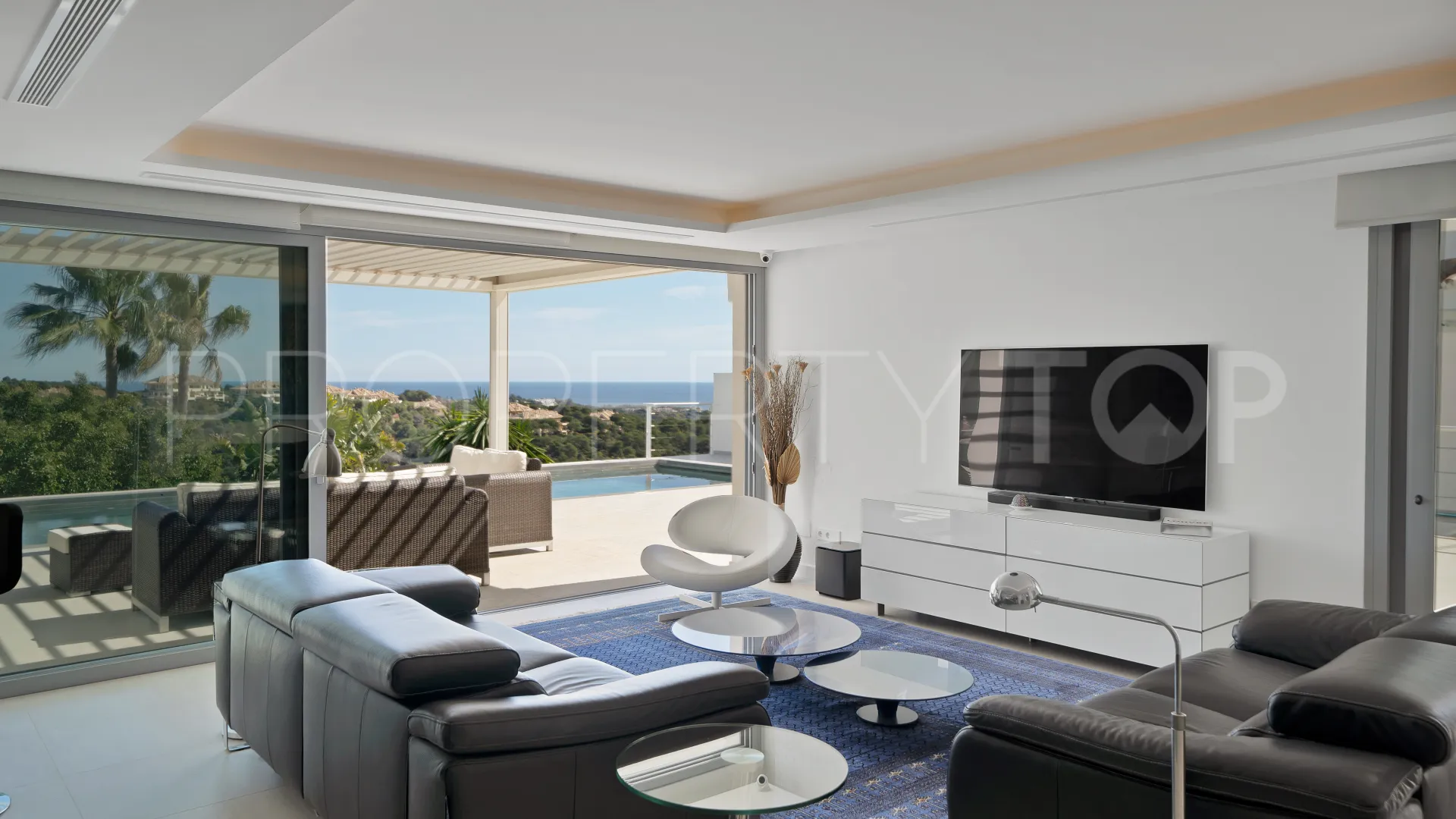 Villa in Las Lomas de Nueva Andalucia for sale