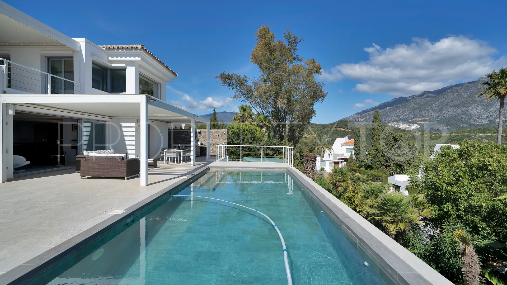 Villa in Las Lomas de Nueva Andalucia for sale