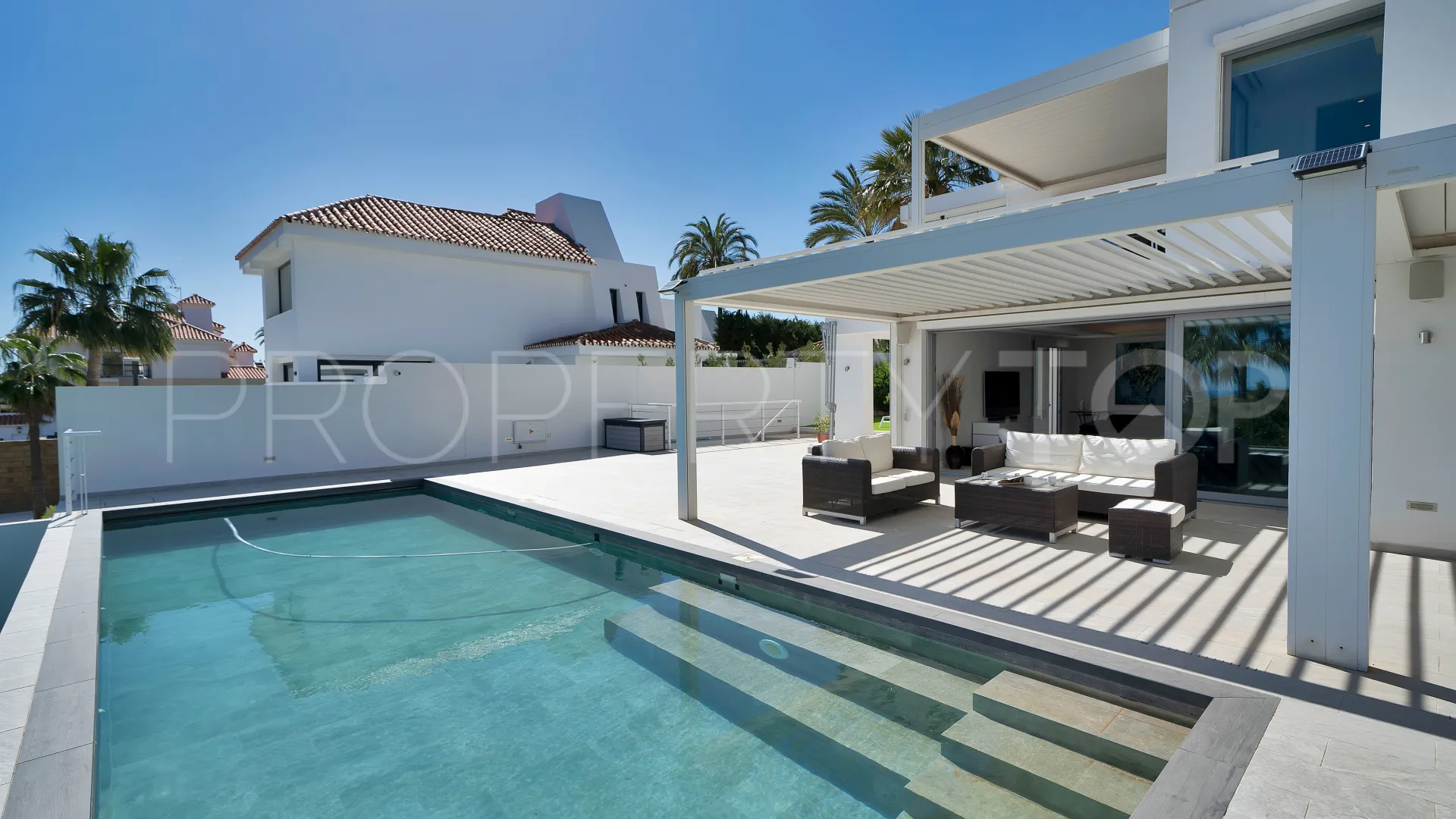 Villa in Las Lomas de Nueva Andalucia for sale