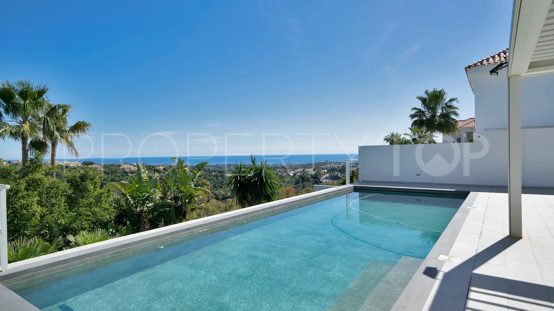 Villa in Las Lomas de Nueva Andalucia for sale