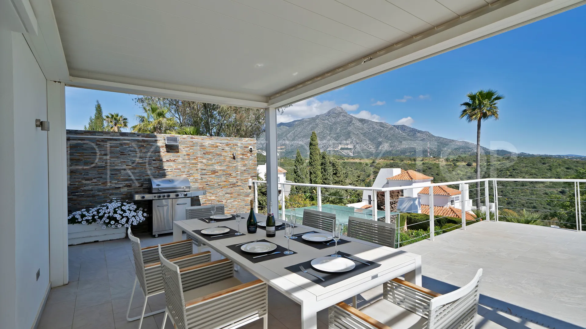 Villa in Las Lomas de Nueva Andalucia for sale