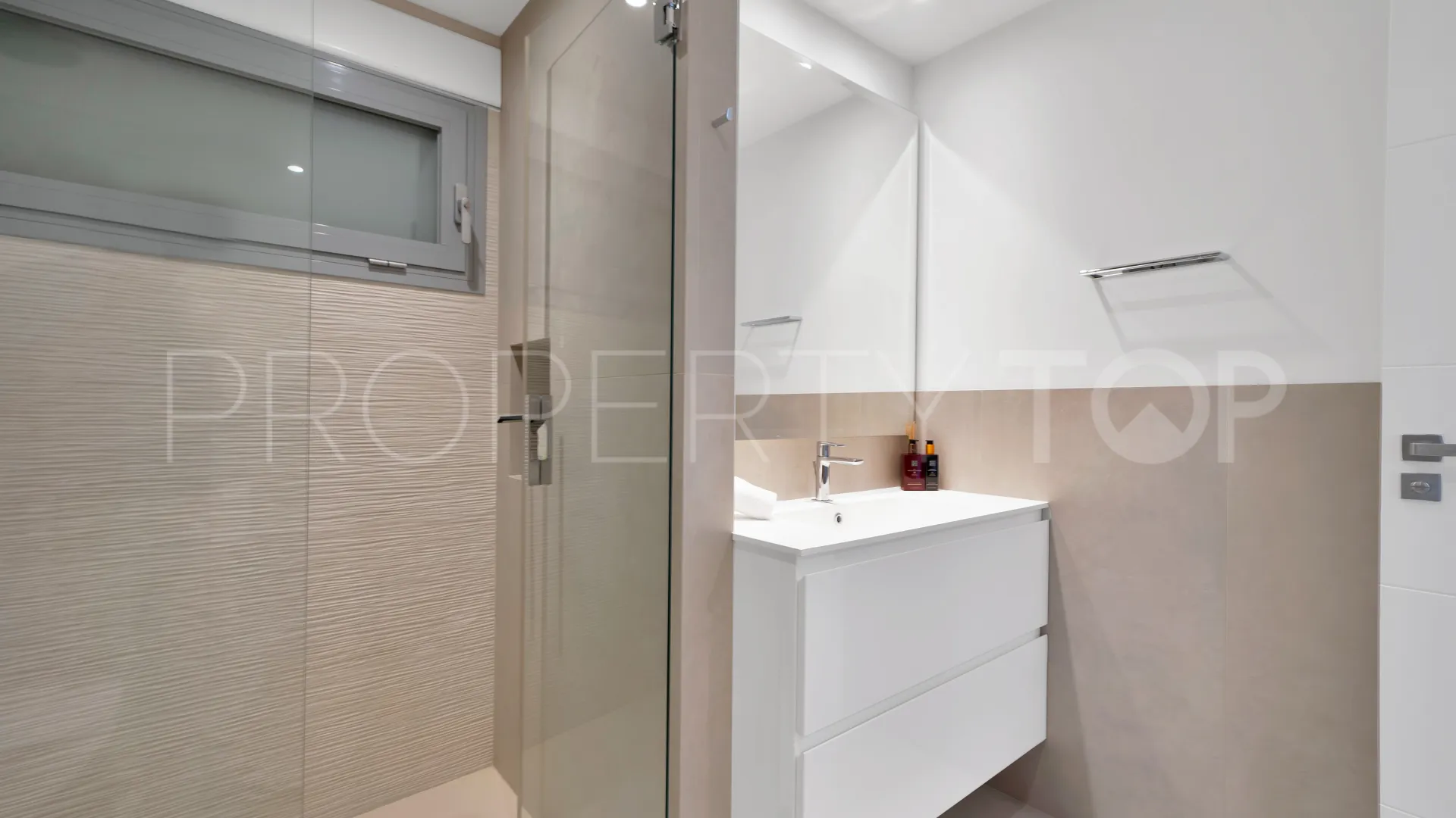 Villa in Las Lomas de Nueva Andalucia for sale