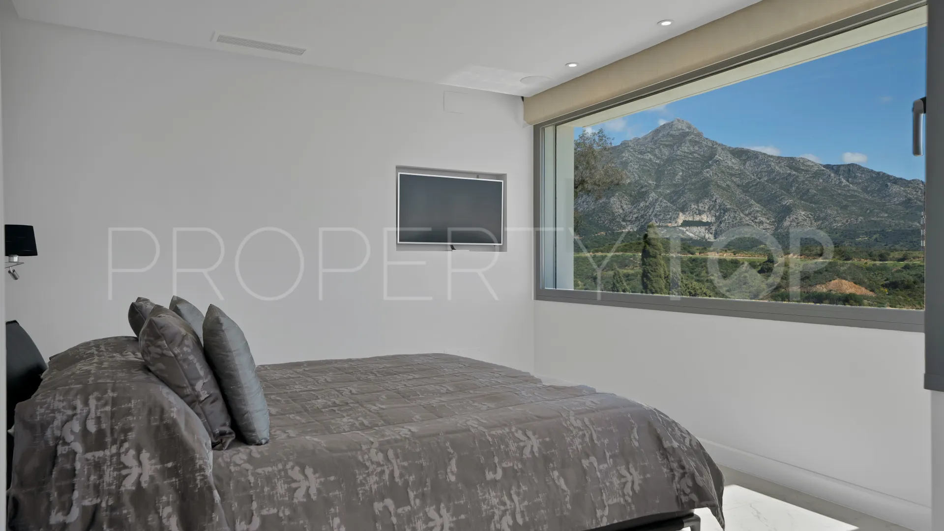 Villa in Las Lomas de Nueva Andalucia for sale
