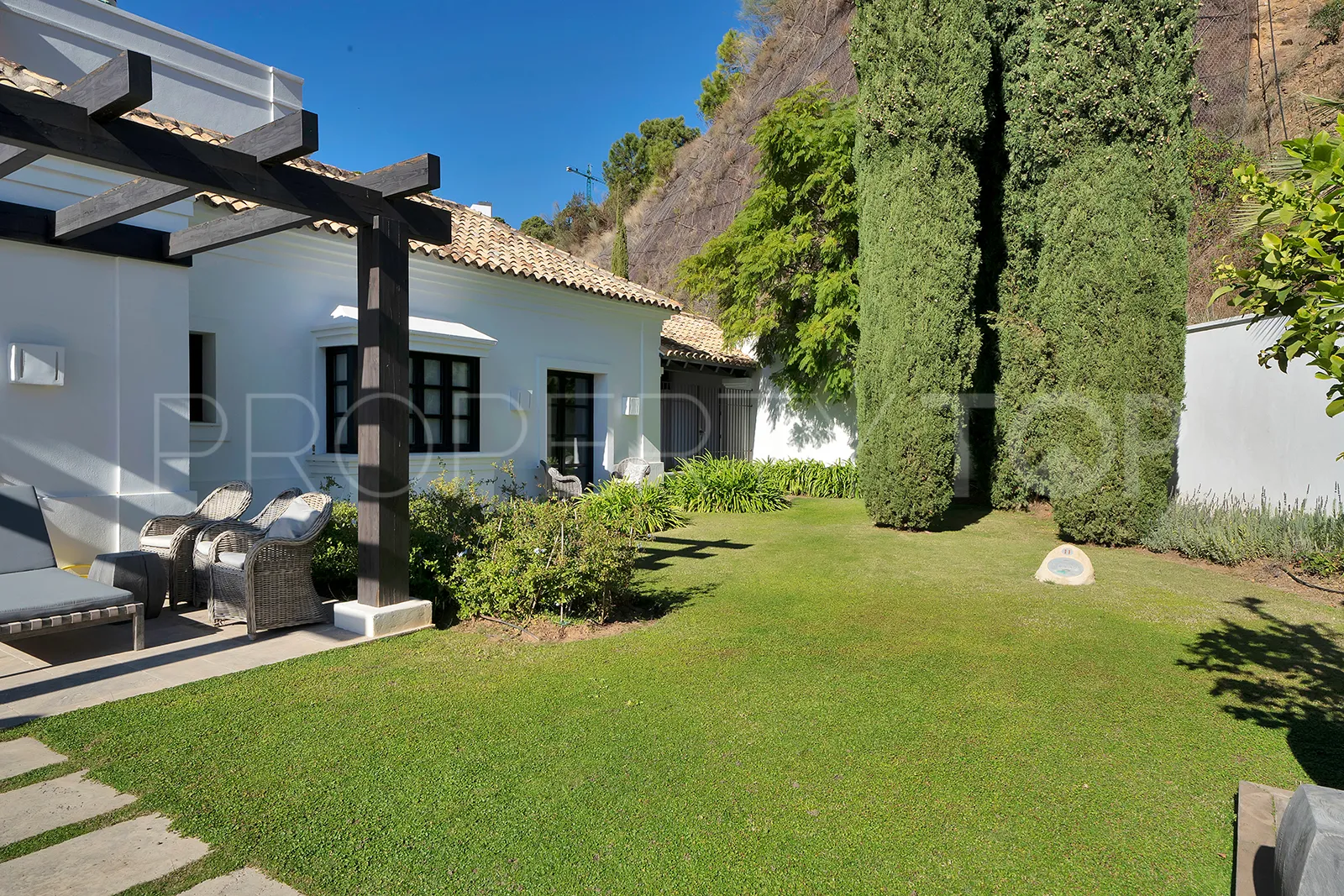 Monte Mayor villa for sale