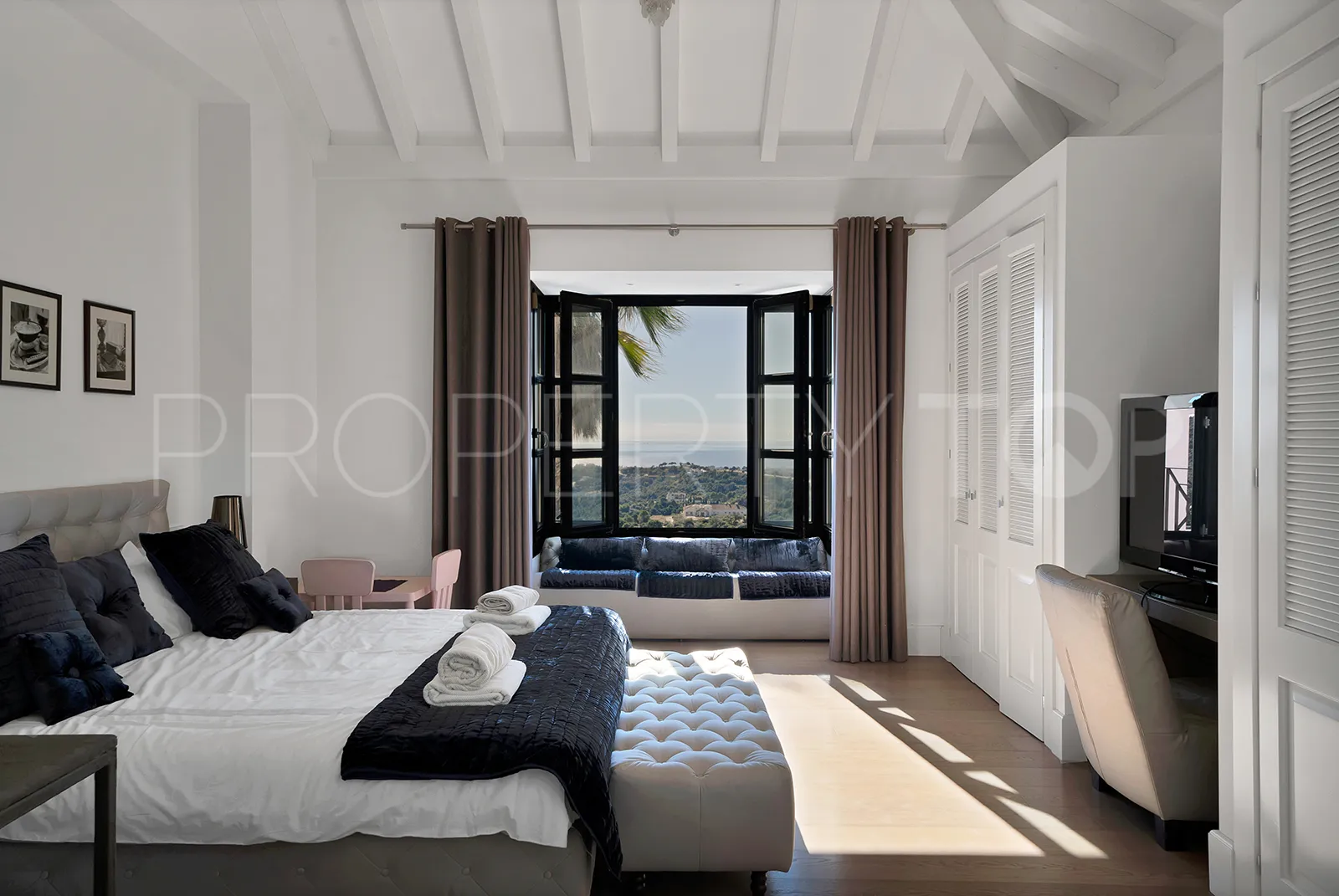 Monte Mayor villa for sale
