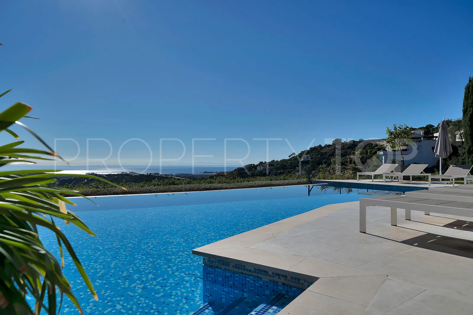 Monte Mayor villa for sale