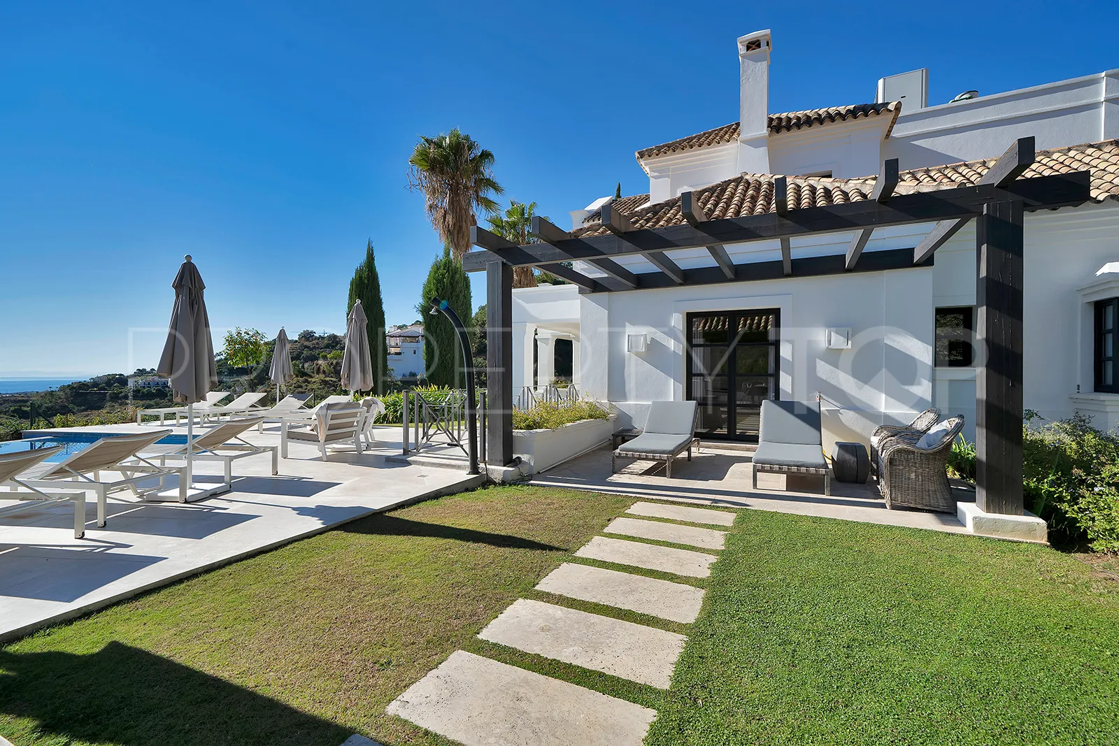 Monte Mayor villa for sale