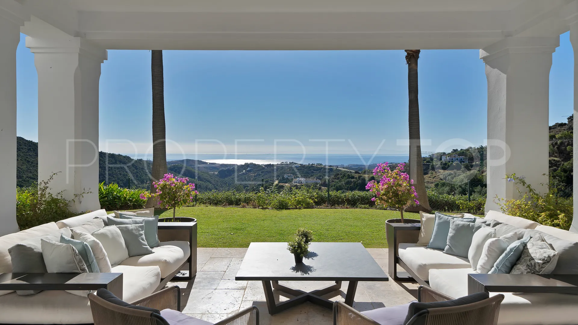 Monte Mayor villa for sale