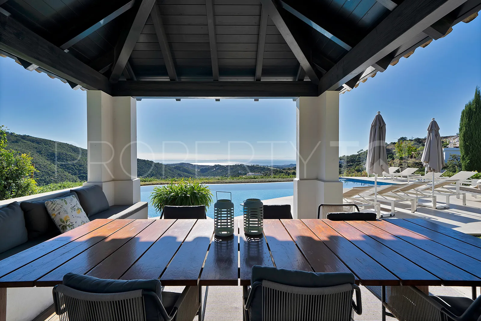 Monte Mayor villa for sale
