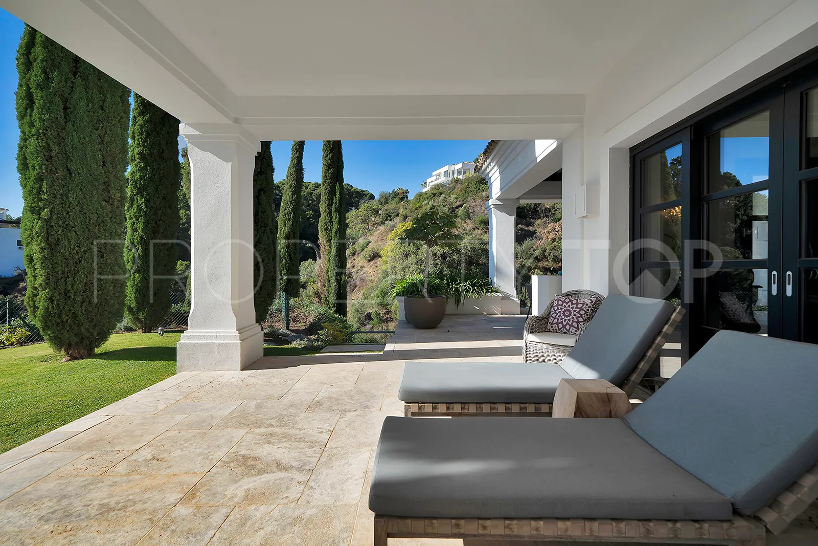 Monte Mayor villa for sale