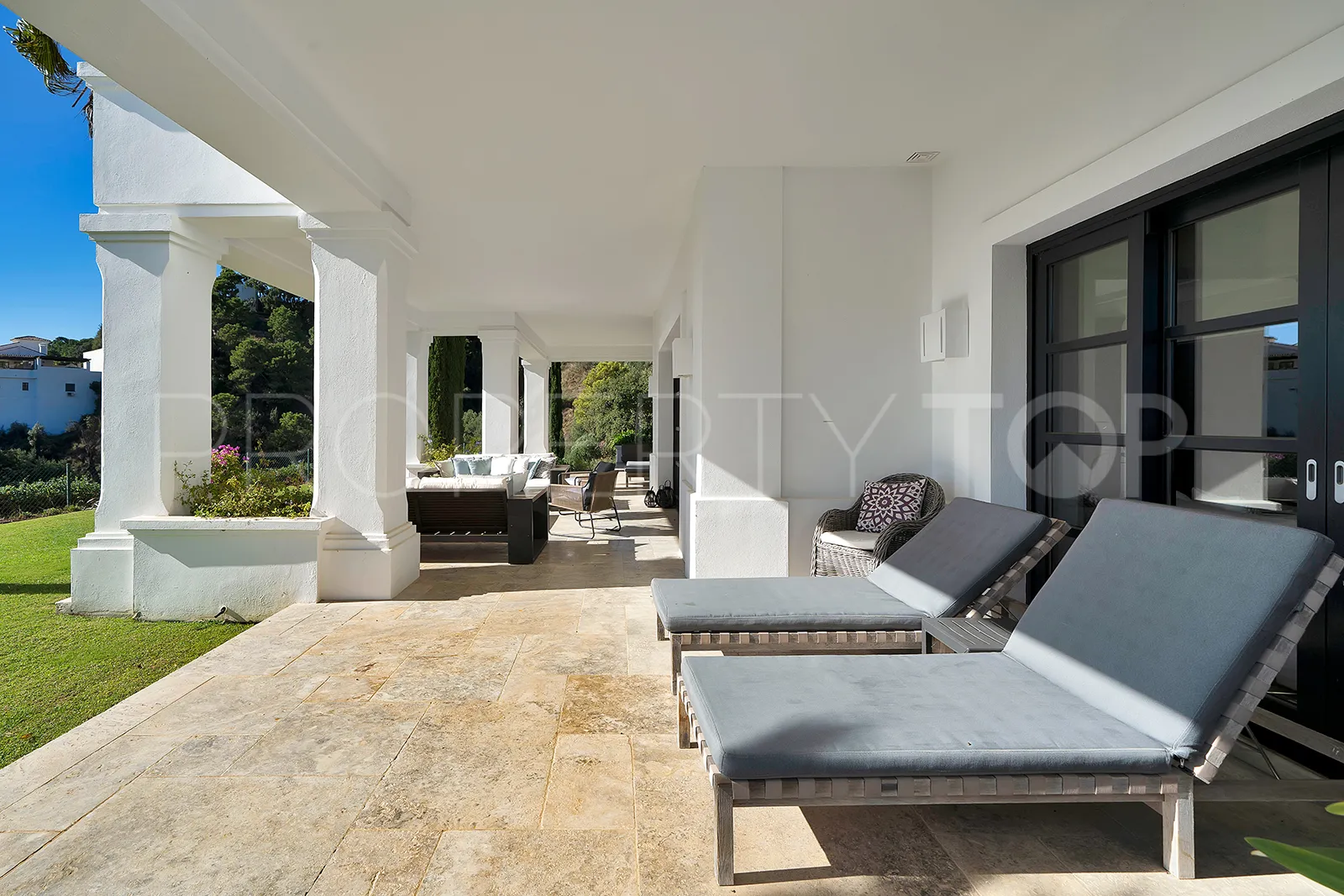 Monte Mayor villa for sale