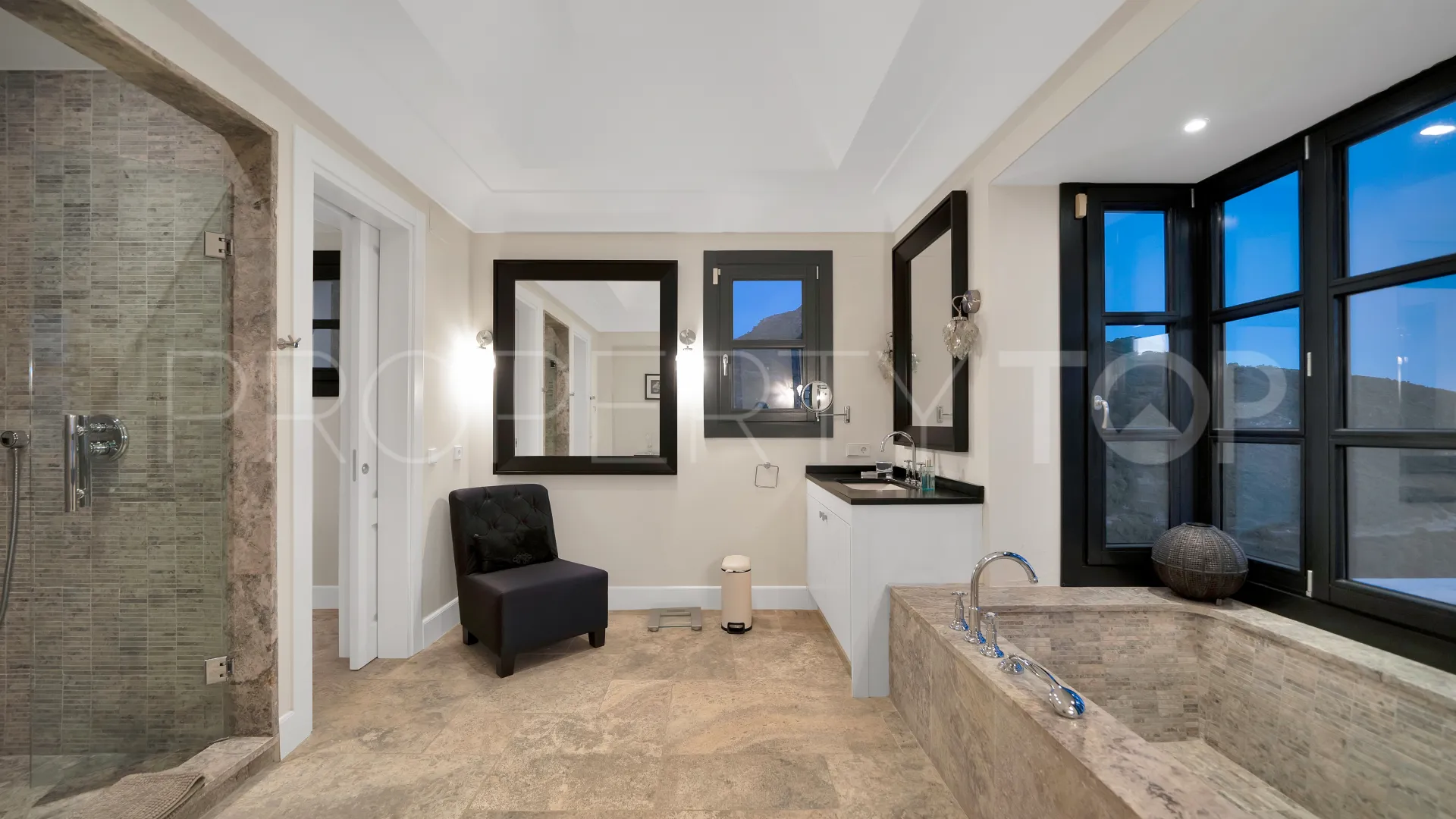 Monte Mayor villa for sale