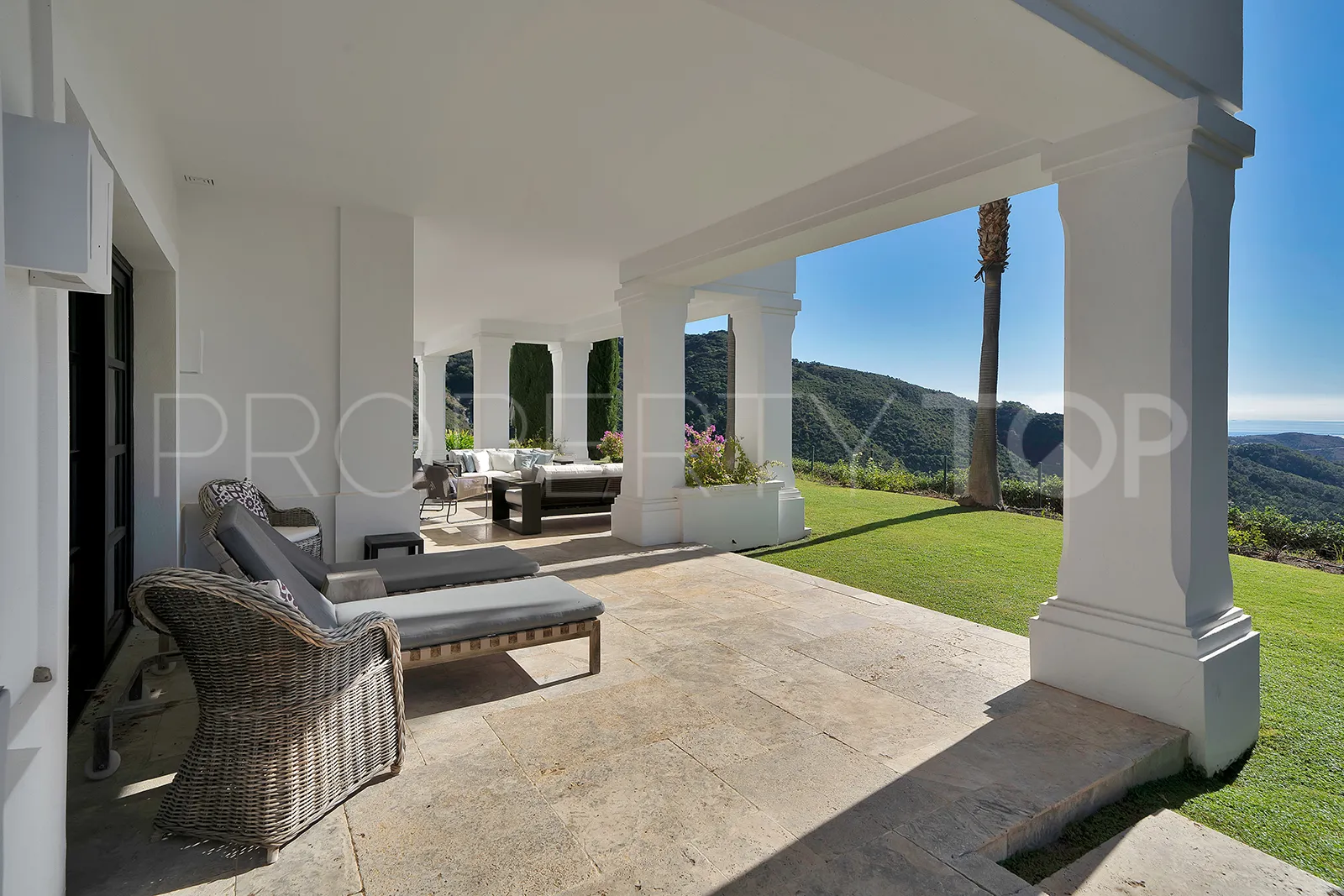 Monte Mayor villa for sale