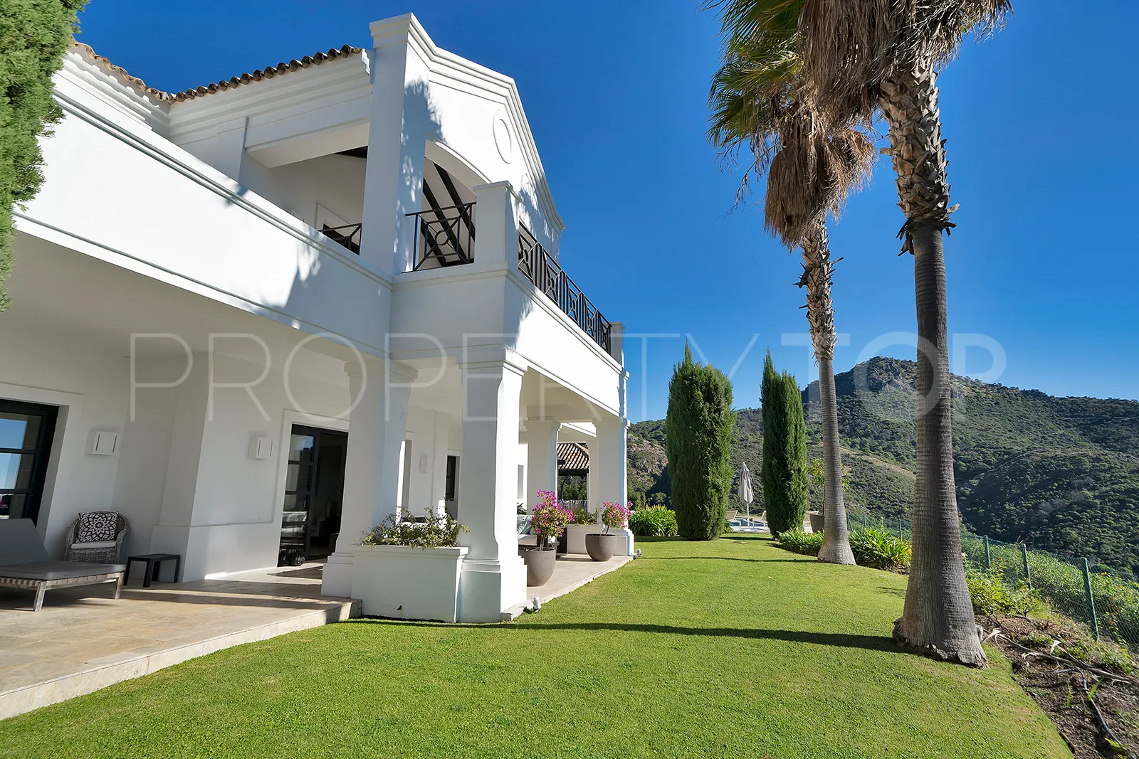 Monte Mayor villa for sale