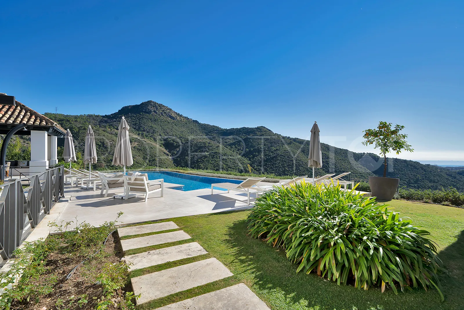 Monte Mayor villa for sale