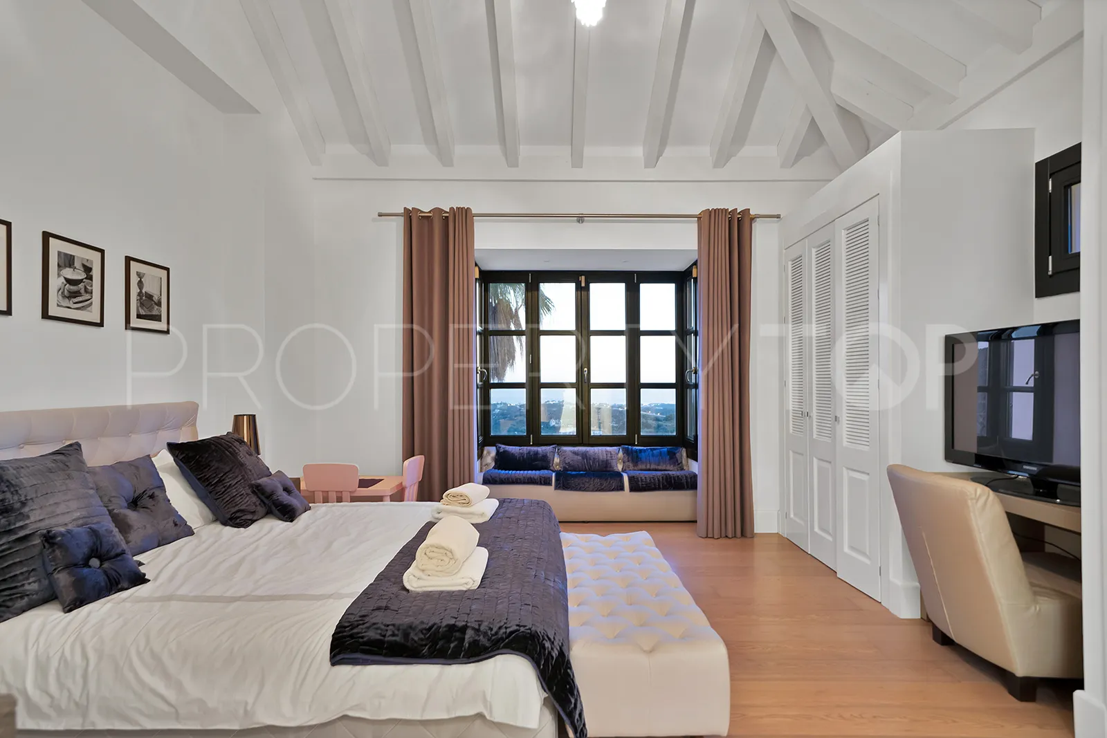 Monte Mayor villa for sale