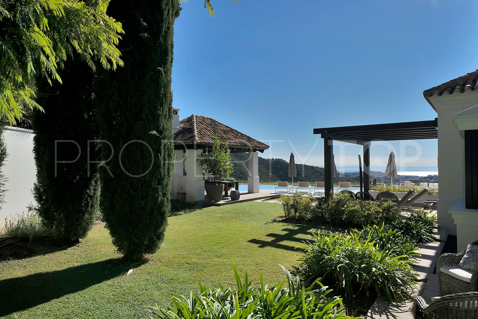 Monte Mayor villa for sale