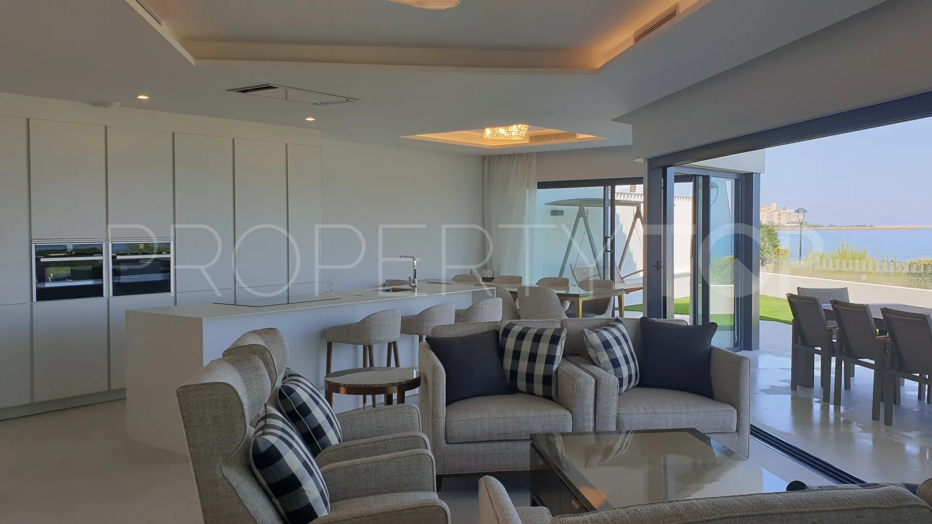Adosado en venta de 3 dormitorios en Estepona