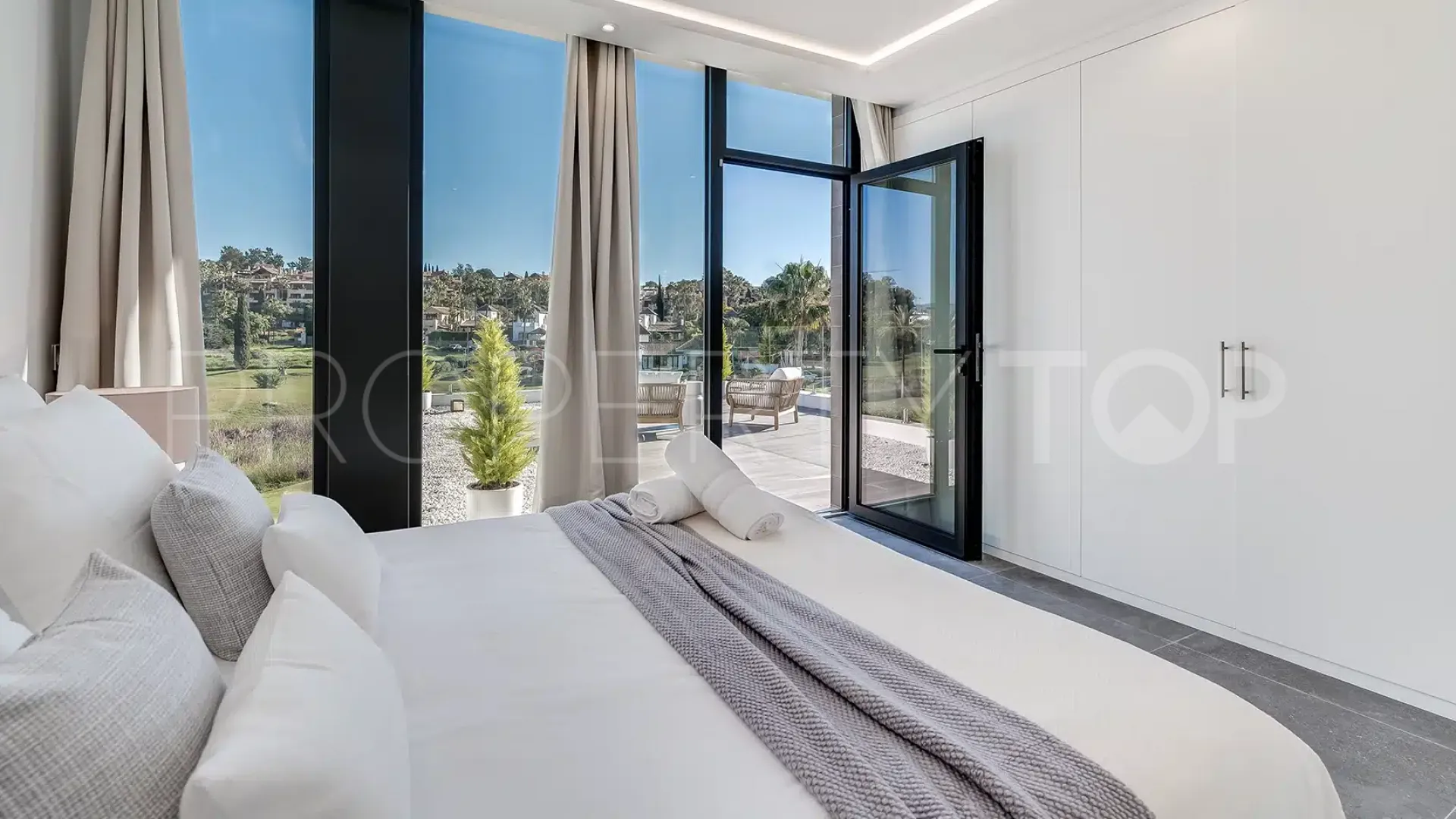 Villa with 5 bedrooms for sale in El Paraiso